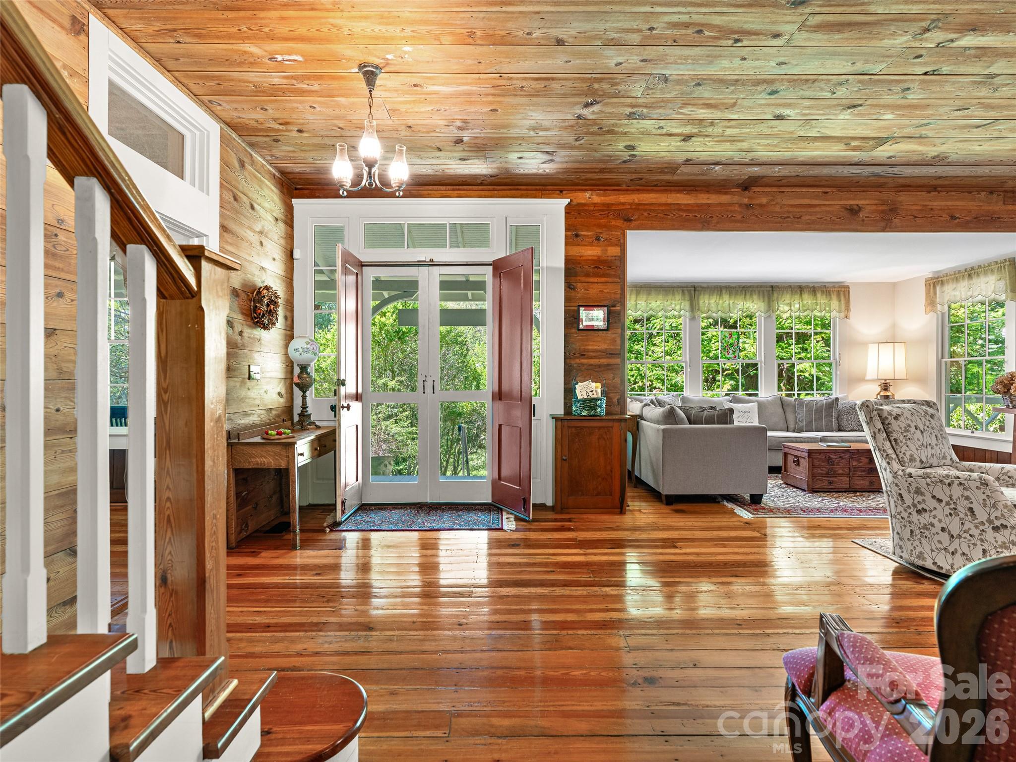 300 Ivy Terrace Drive — Saluda
