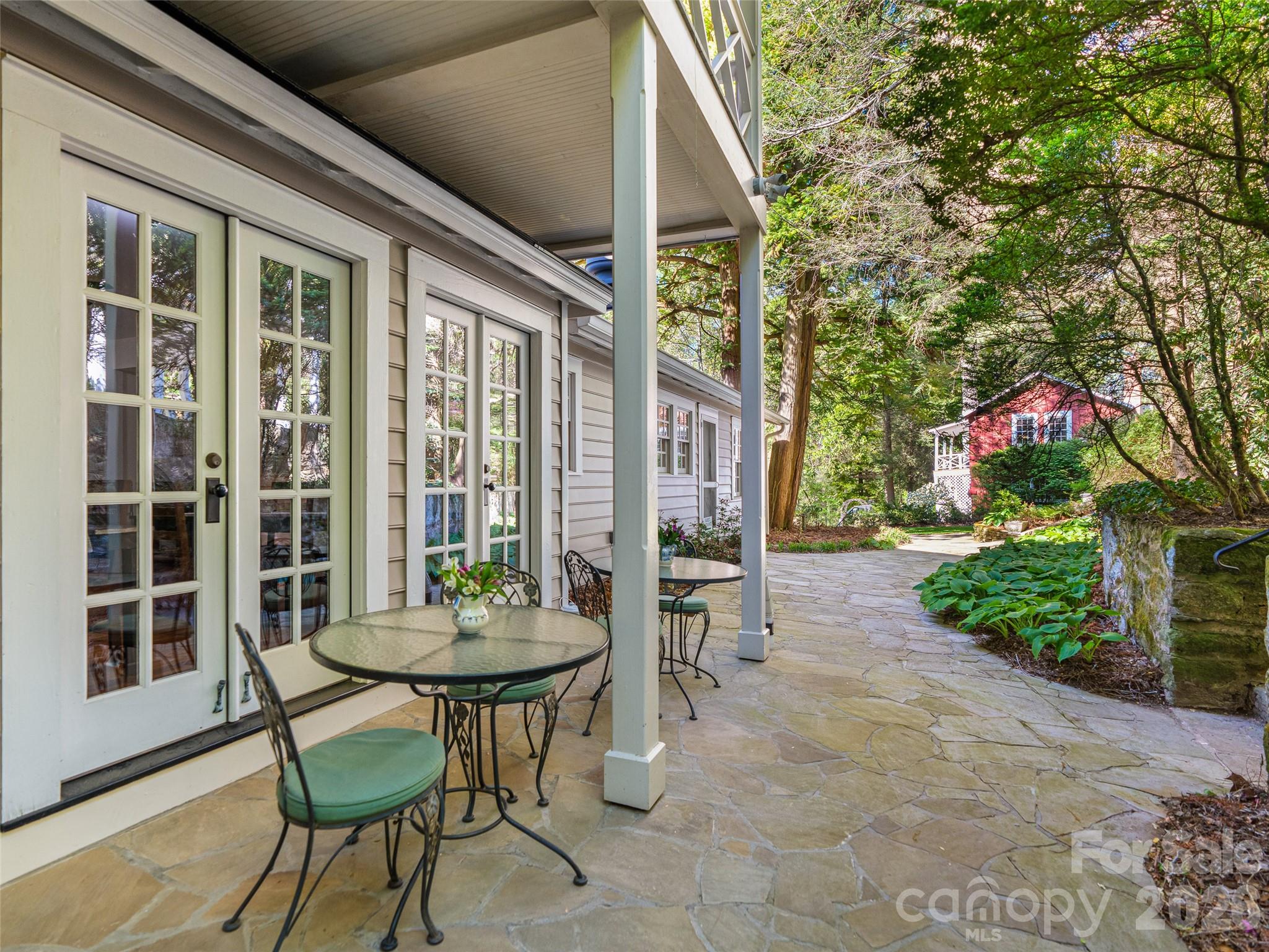 300 Ivy Terrace Drive — Saluda