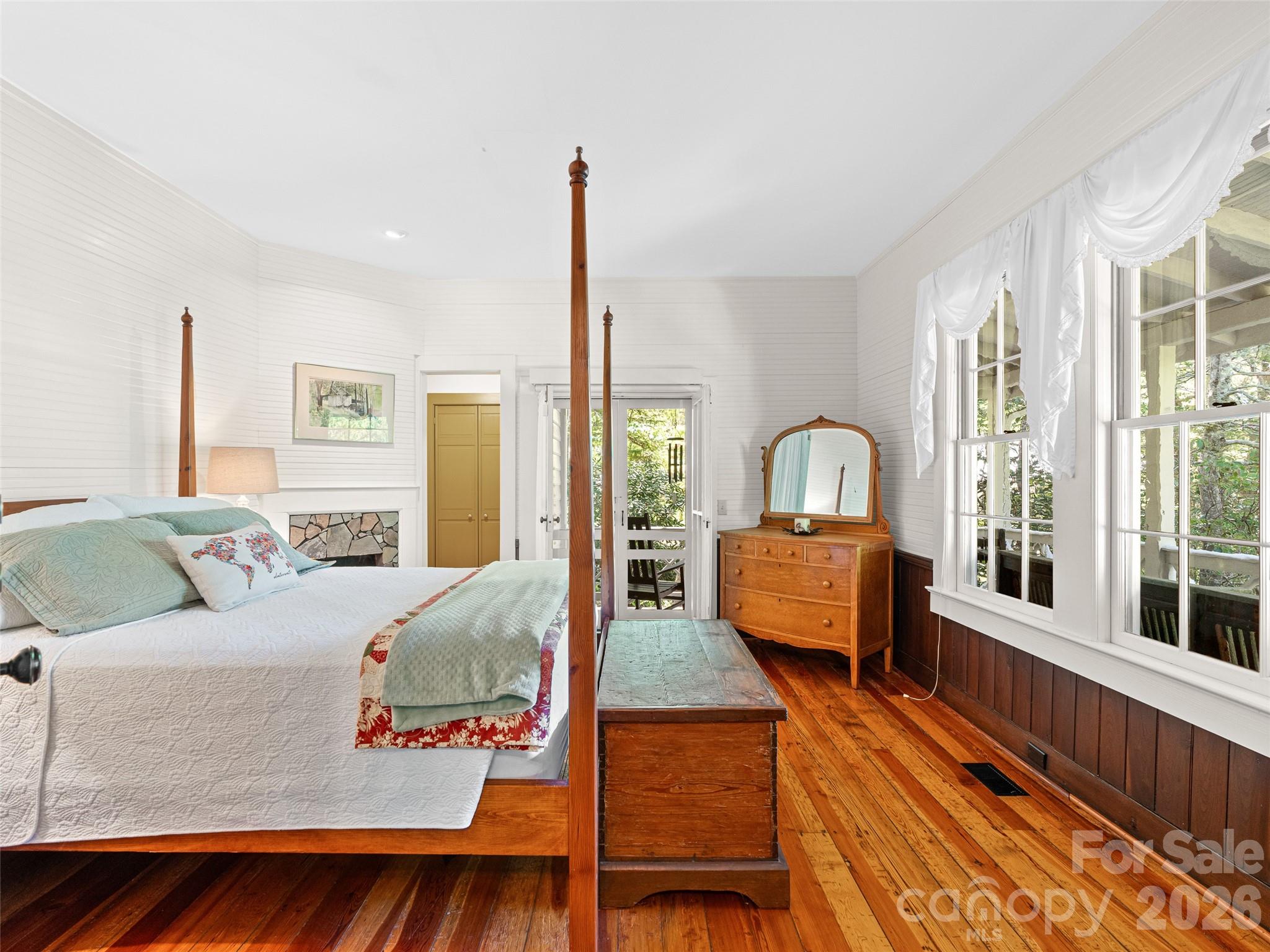 300 Ivy Terrace Drive — Saluda