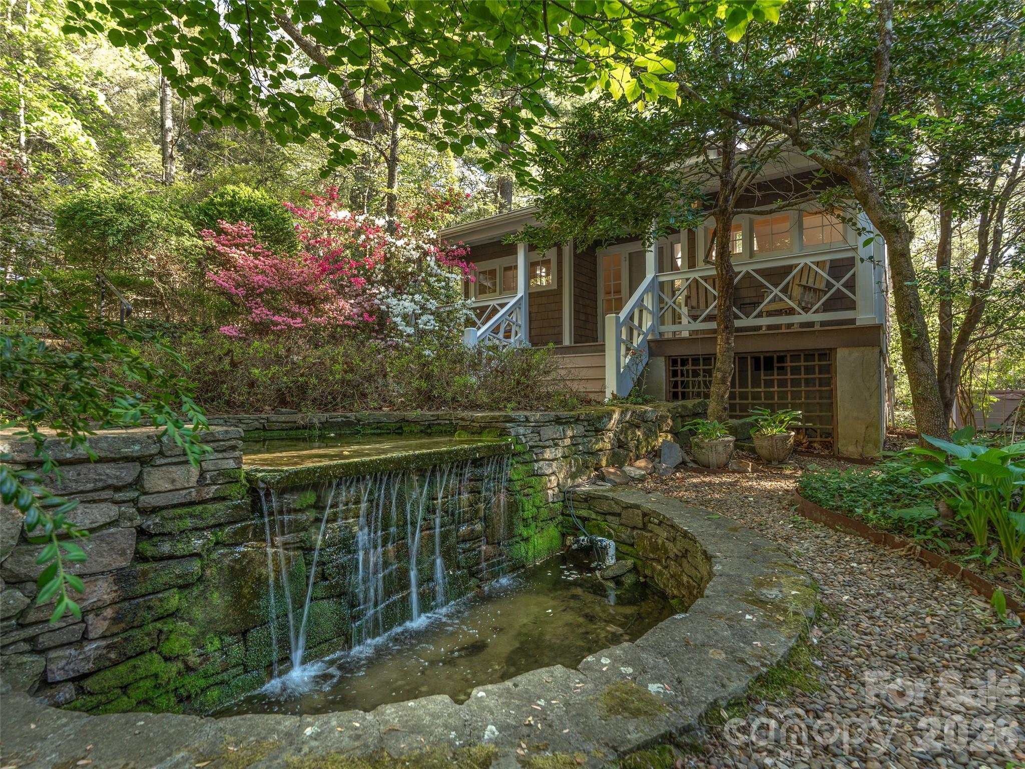 300 Ivy Terrace Drive — Saluda