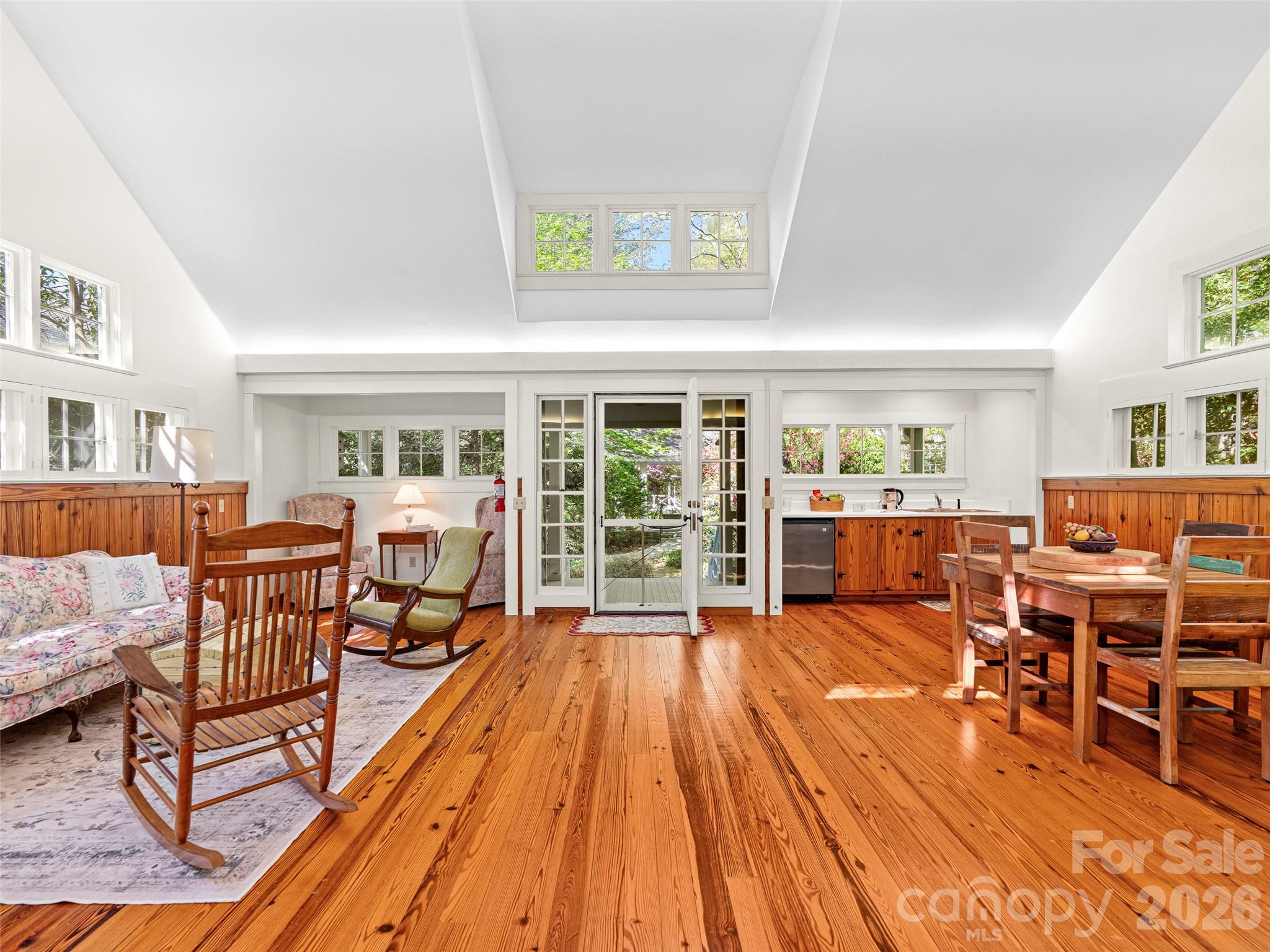 300 Ivy Terrace Drive — Saluda