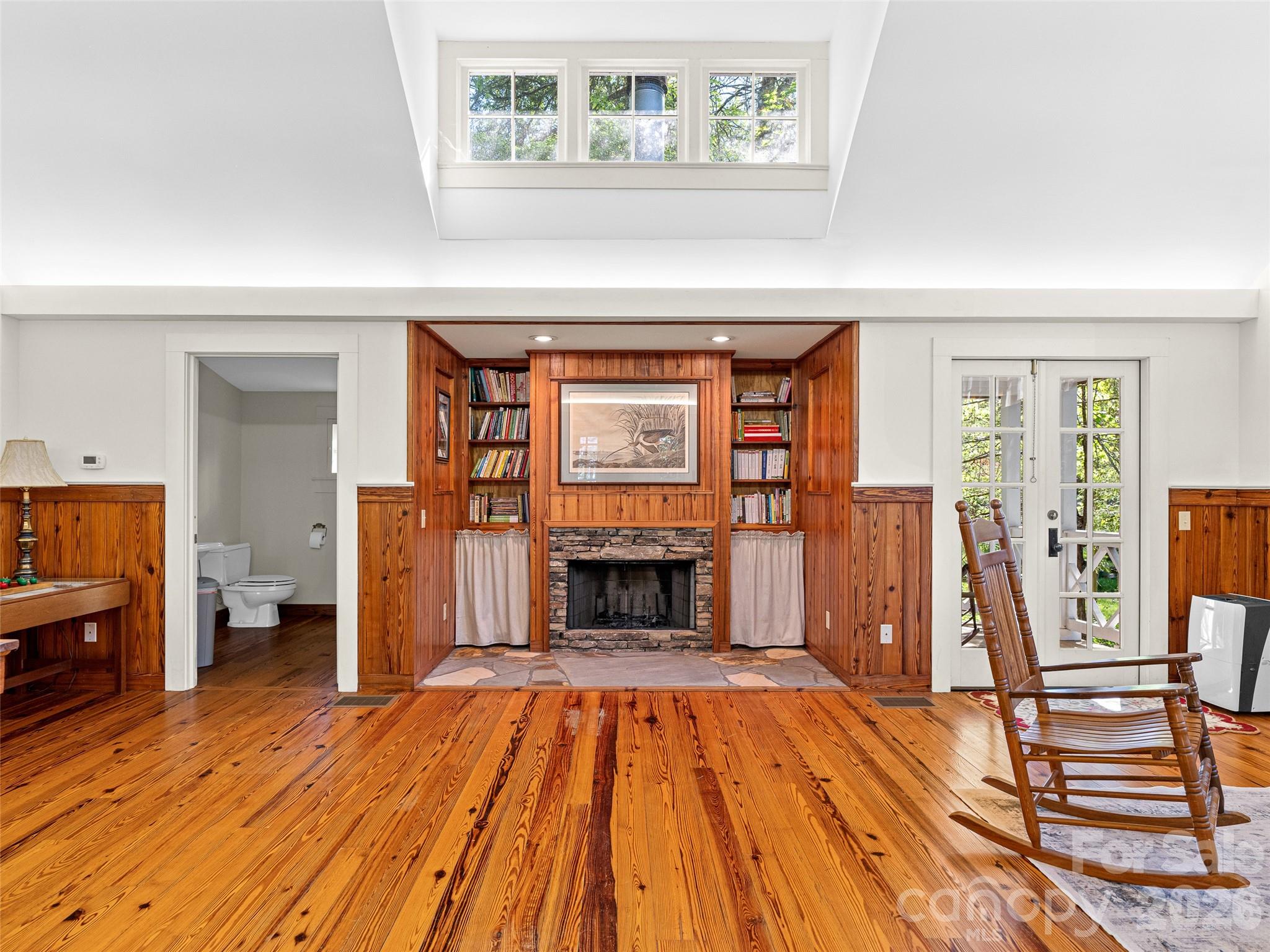 300 Ivy Terrace Drive — Saluda