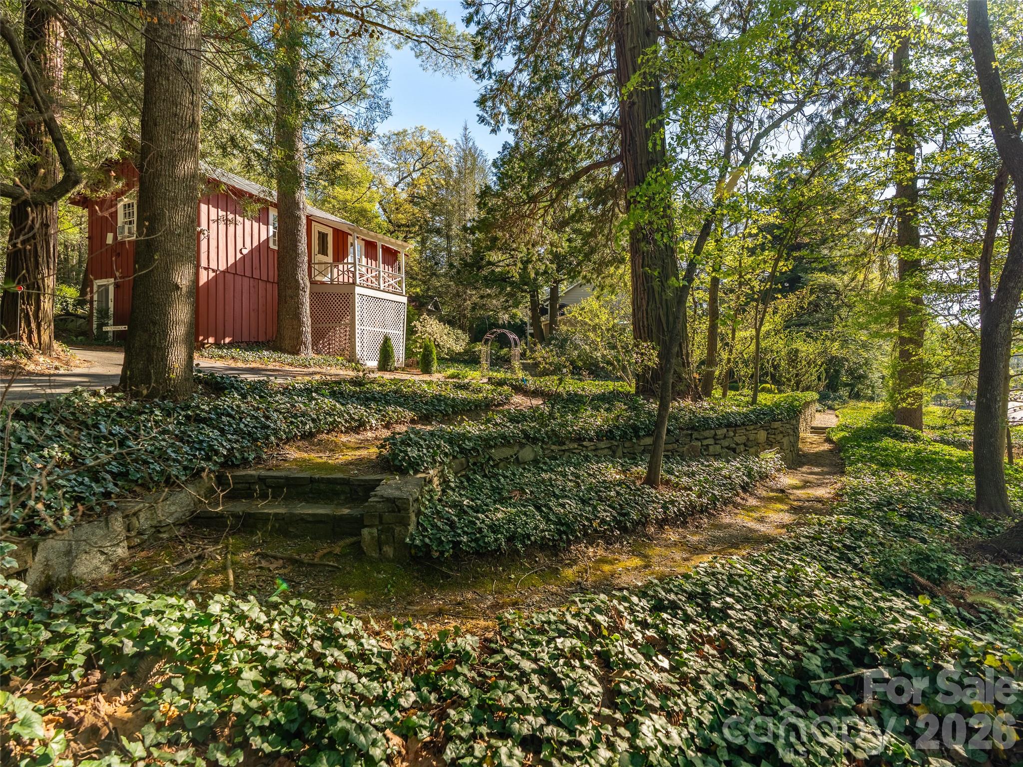 300 Ivy Terrace Drive — Saluda