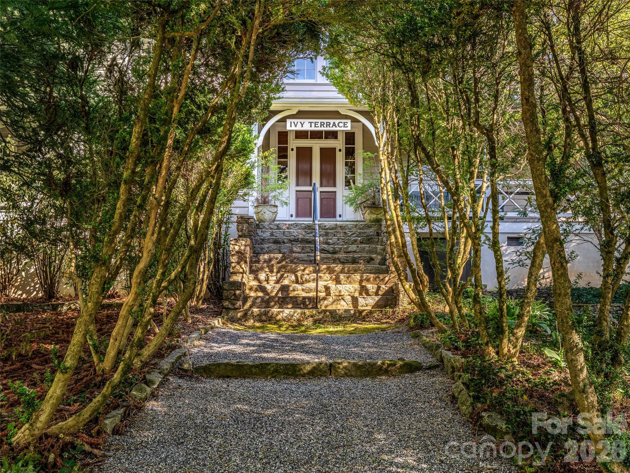 300 Ivy Terrace Drive — Saluda
