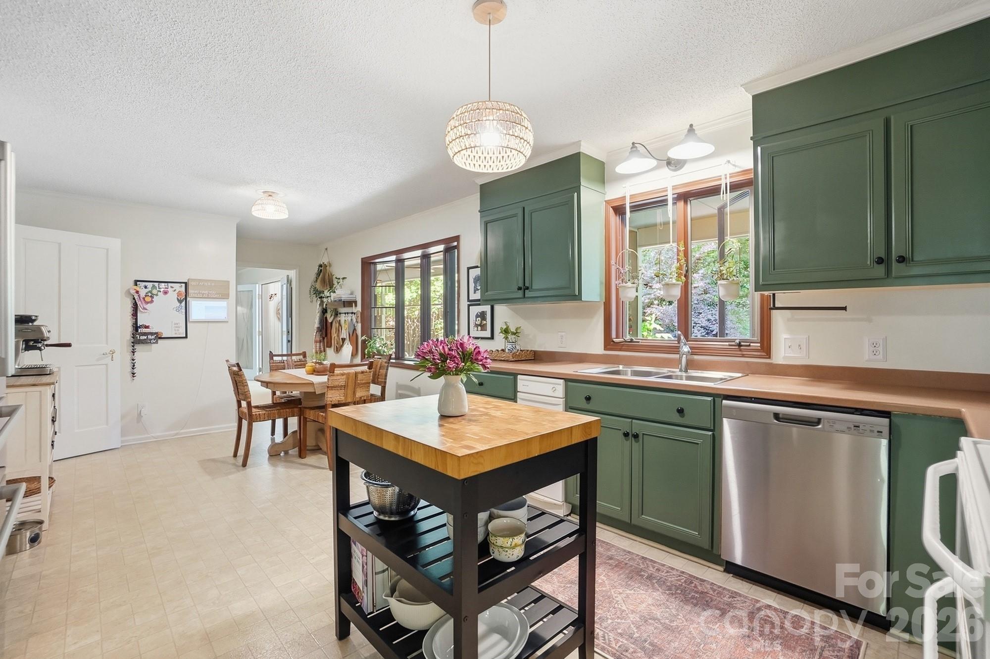 2516 Fairfax Drive — Gastonia