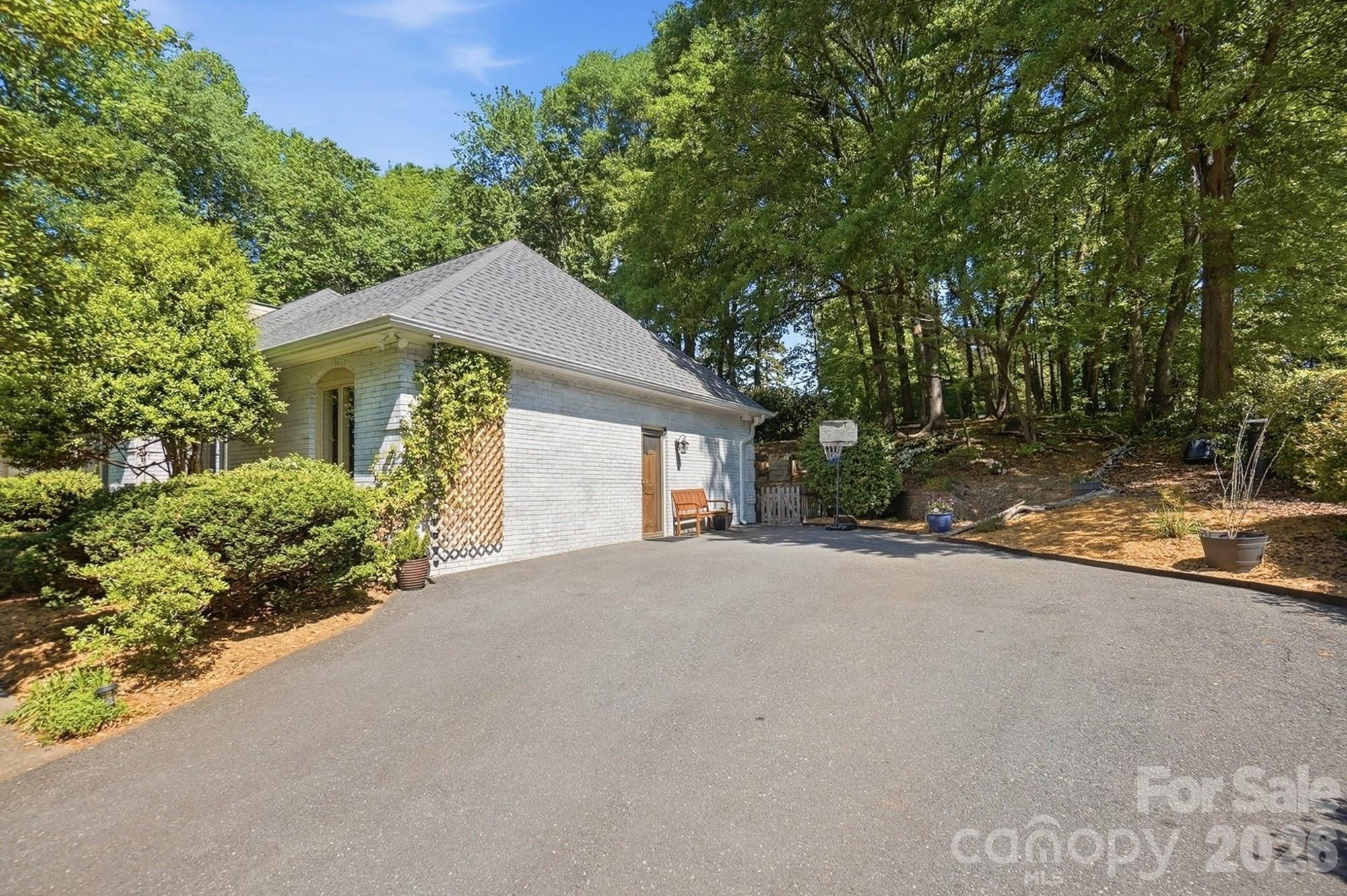 2516 Fairfax Drive — Gastonia