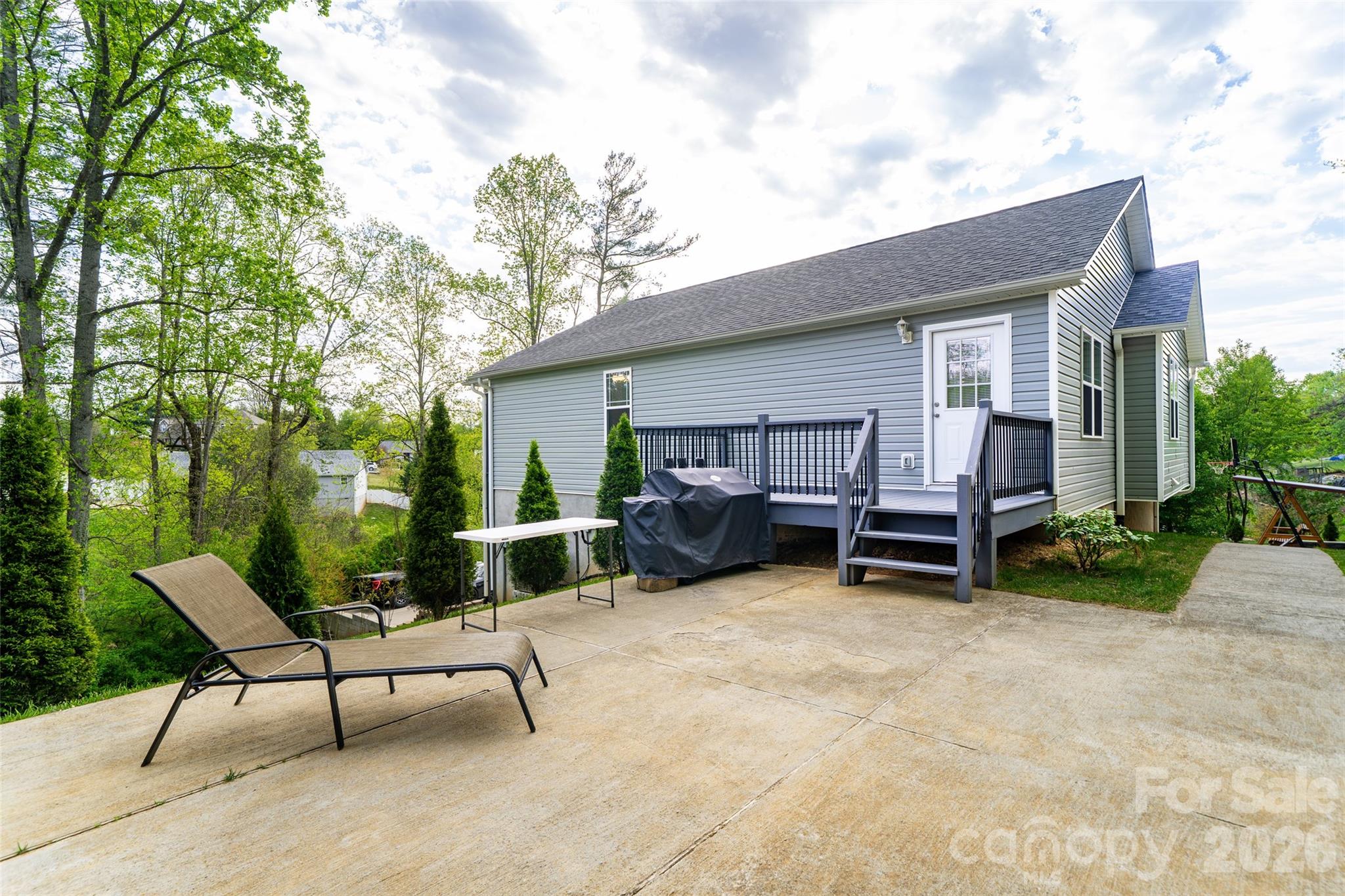 16 DanielBrooke Drive — Asheville