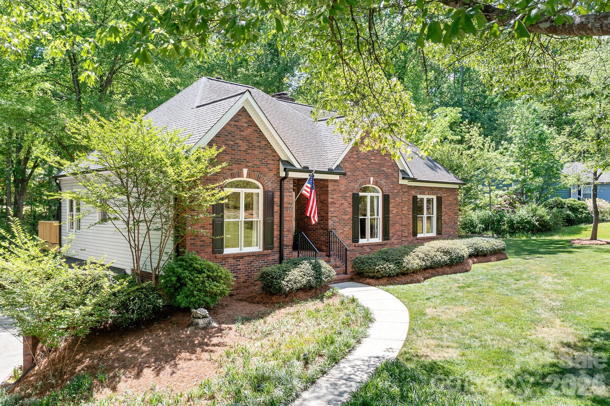 199 Buckingham Place Road — Mooresville