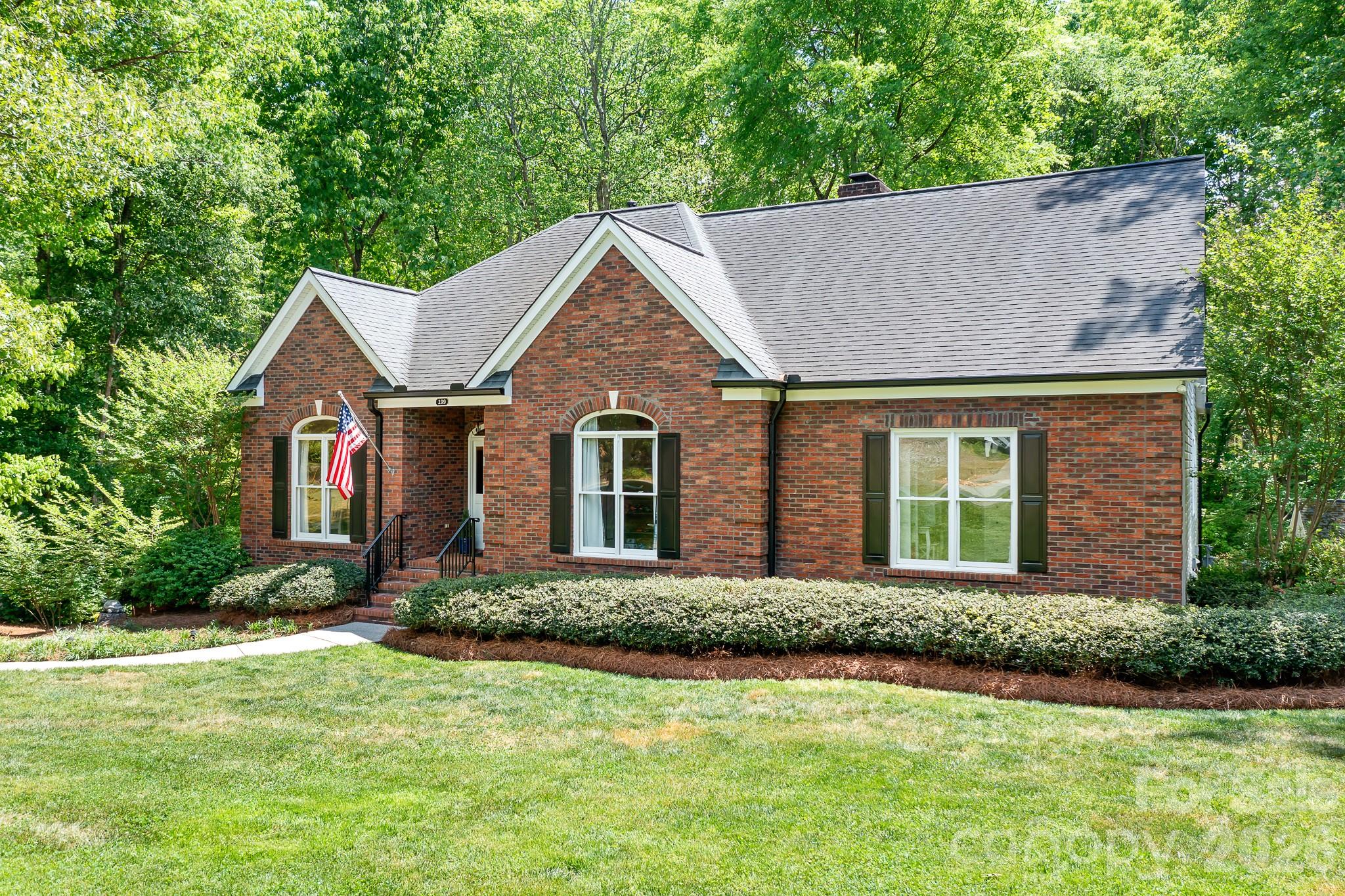 199 Buckingham Place Road — Mooresville