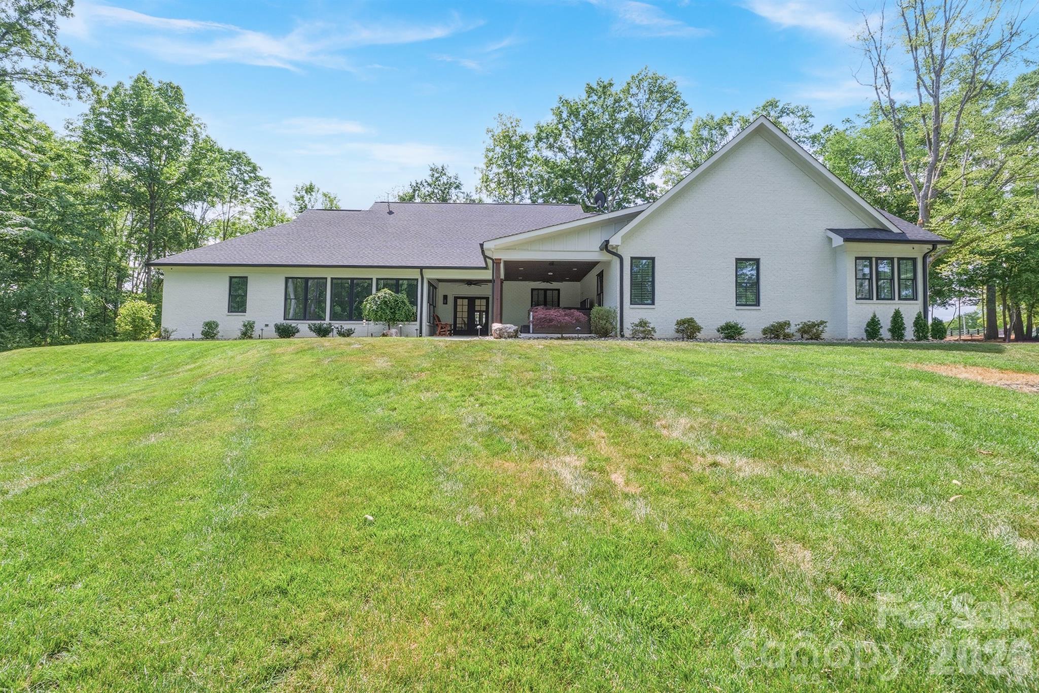 2855 Long Run Farm Road — Mount Pleasant