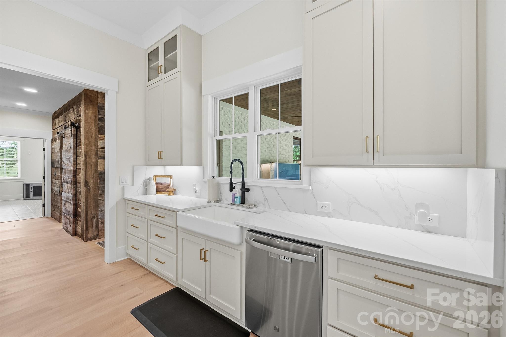 2855 Long Run Farm Road — Mount Pleasant