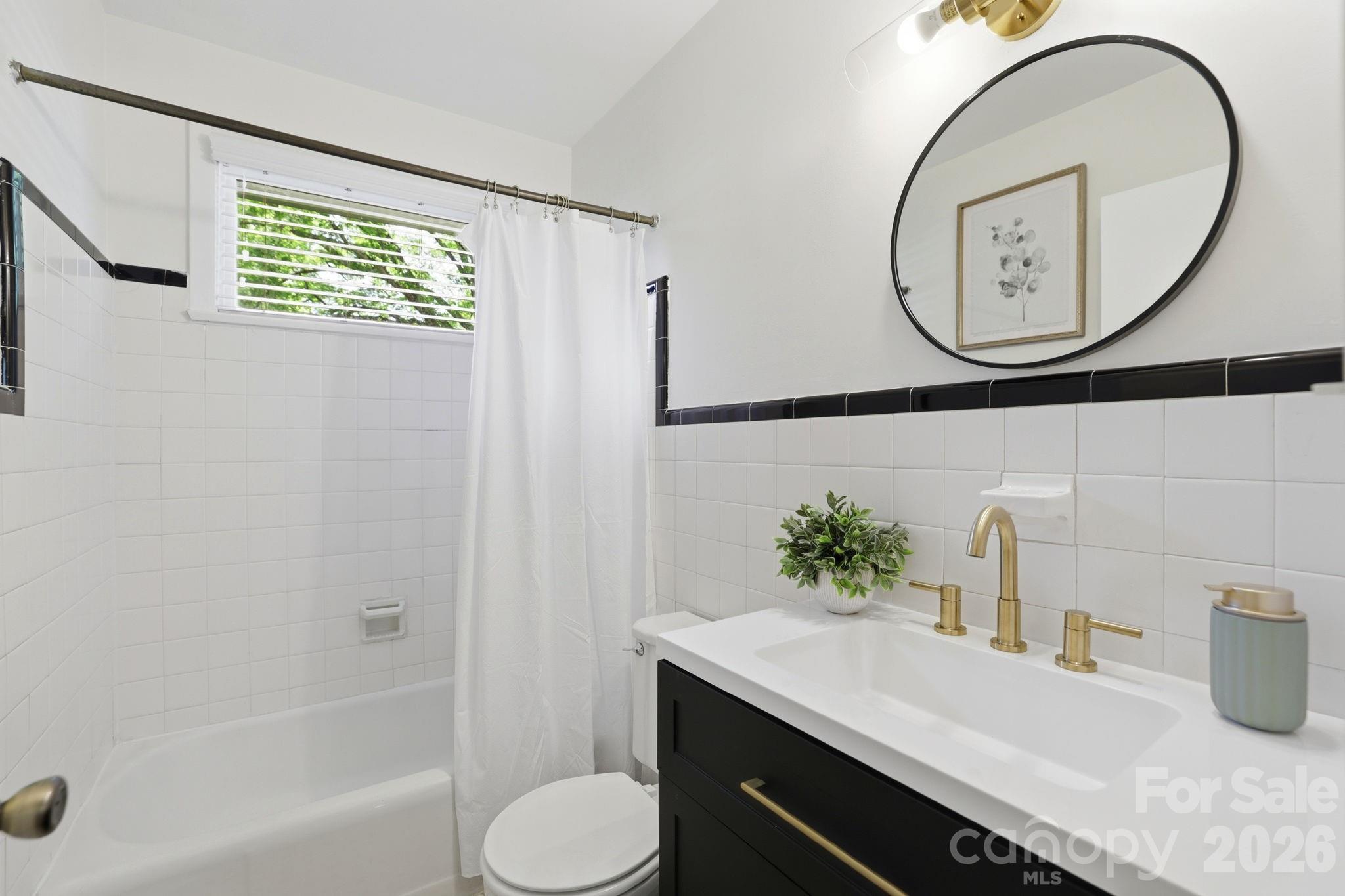 4500 Woodlark Lane — Charlotte
