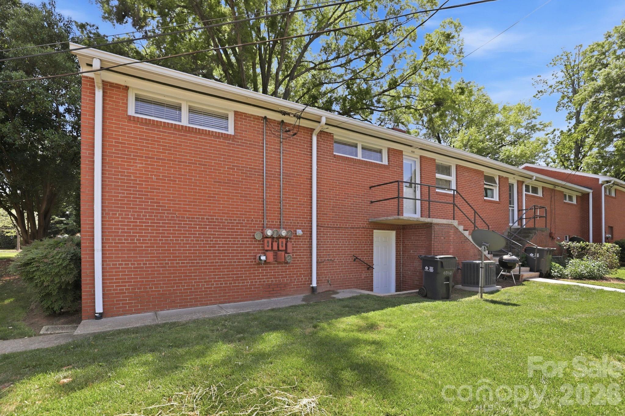 4500 Woodlark Lane — Charlotte
