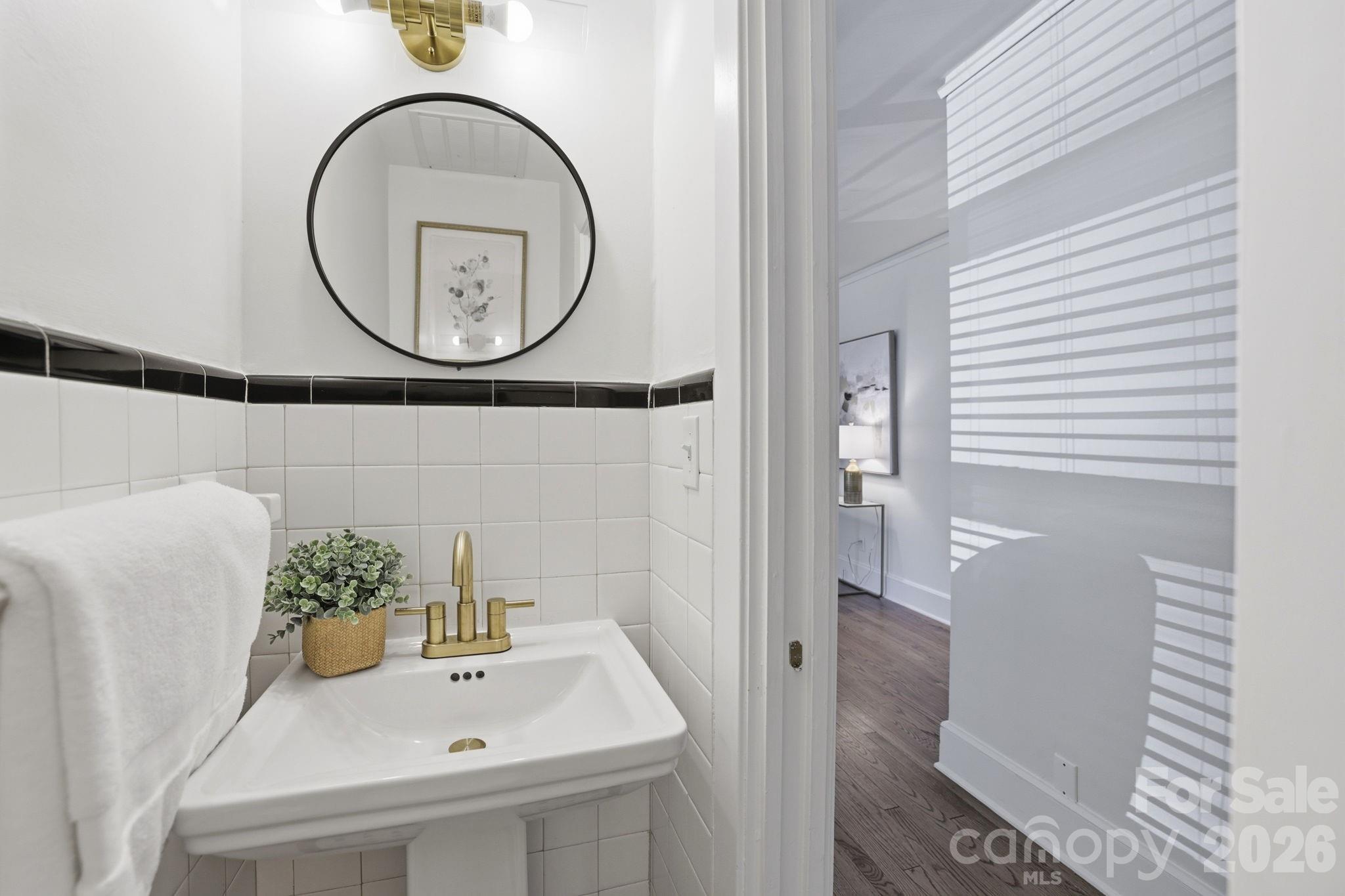 4500 Woodlark Lane — Charlotte