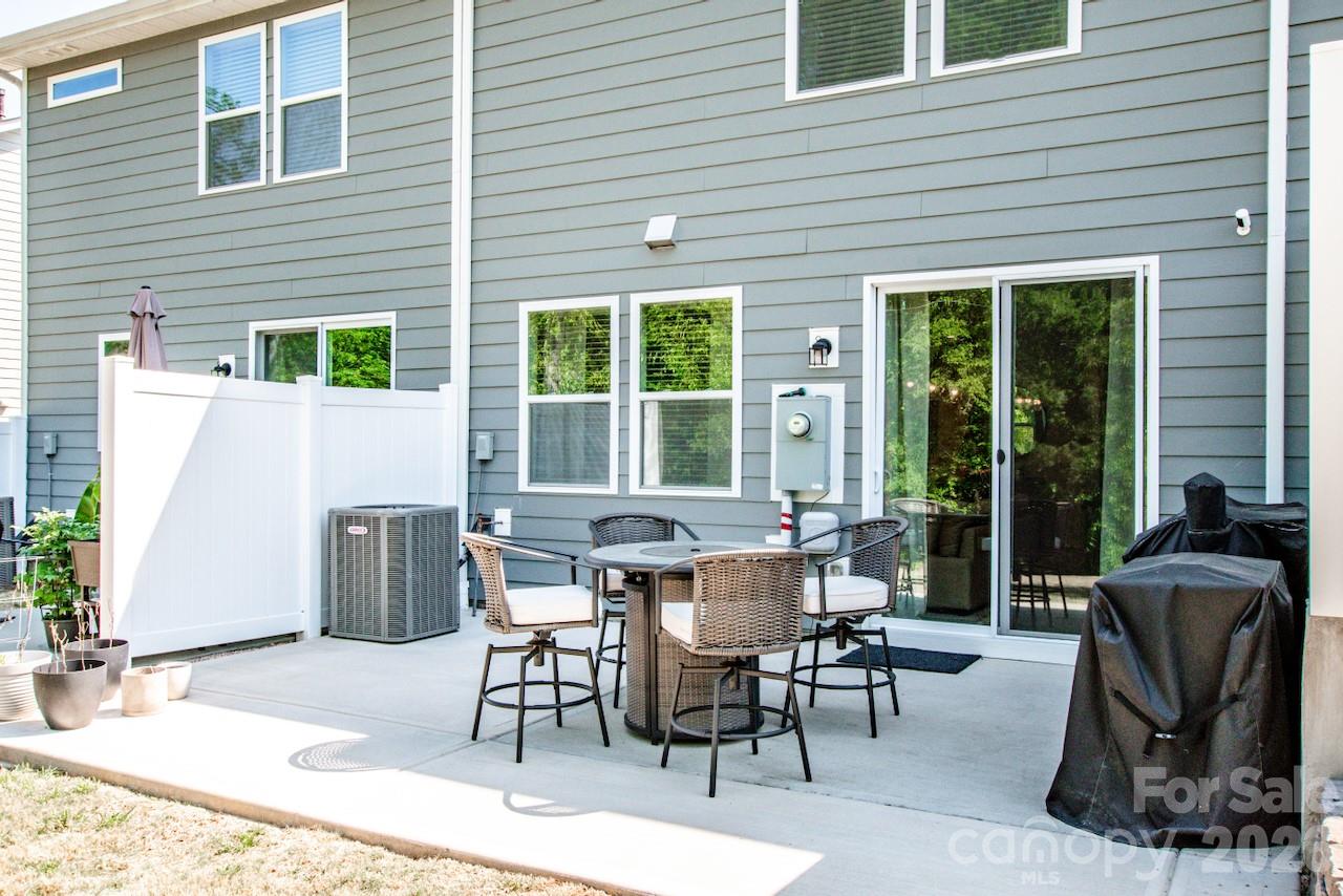 18036 Pear Hawthorne Drive — Huntersville