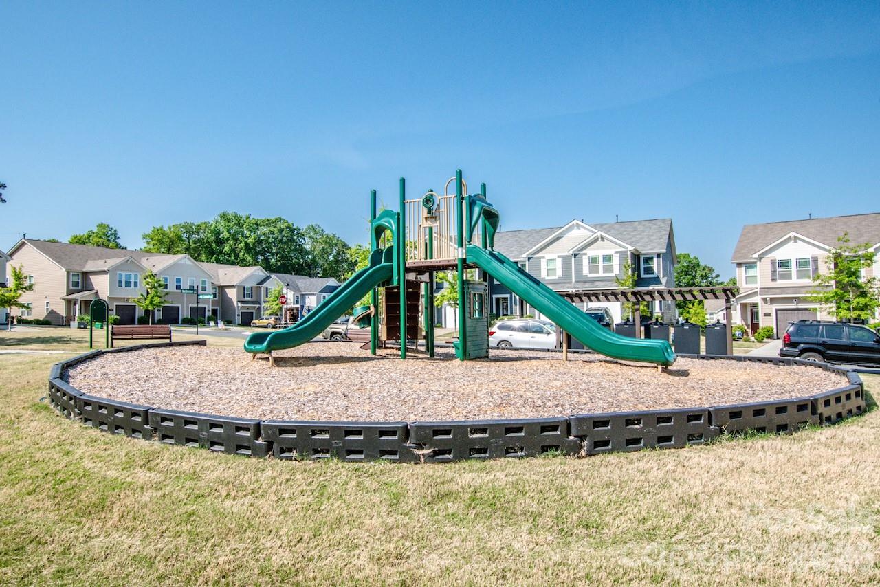 18036 Pear Hawthorne Drive — Huntersville