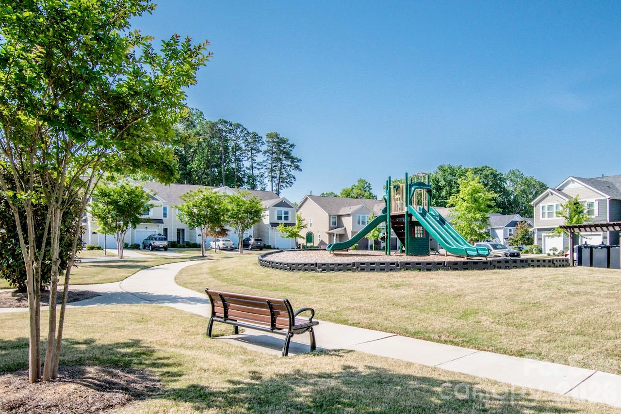 18036 Pear Hawthorne Drive — Huntersville