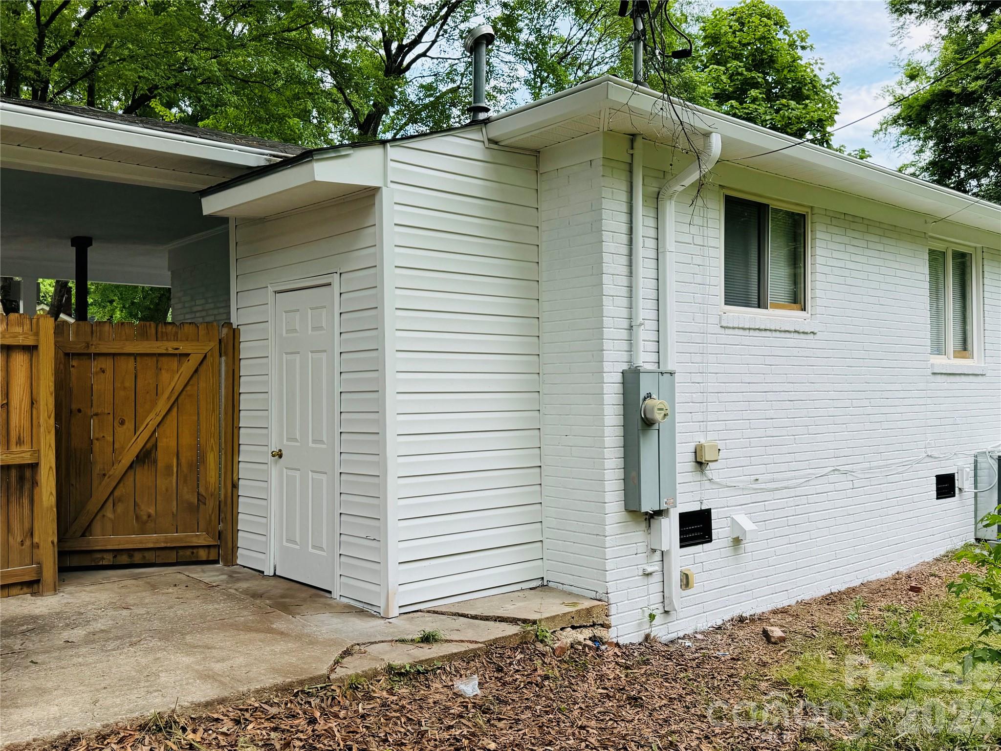1211 Campus Street — Charlotte