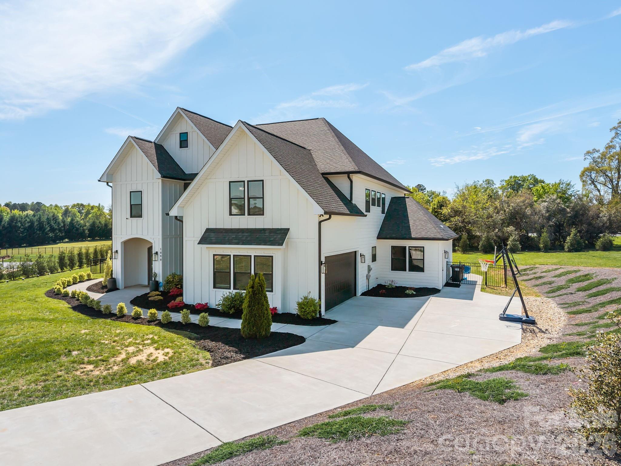 1090 Rolling Meadow Drive — Mooresville