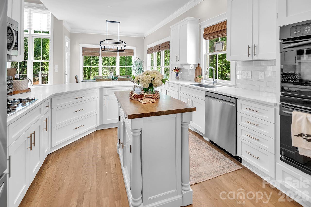 619 N Oak Drive — Huntersville