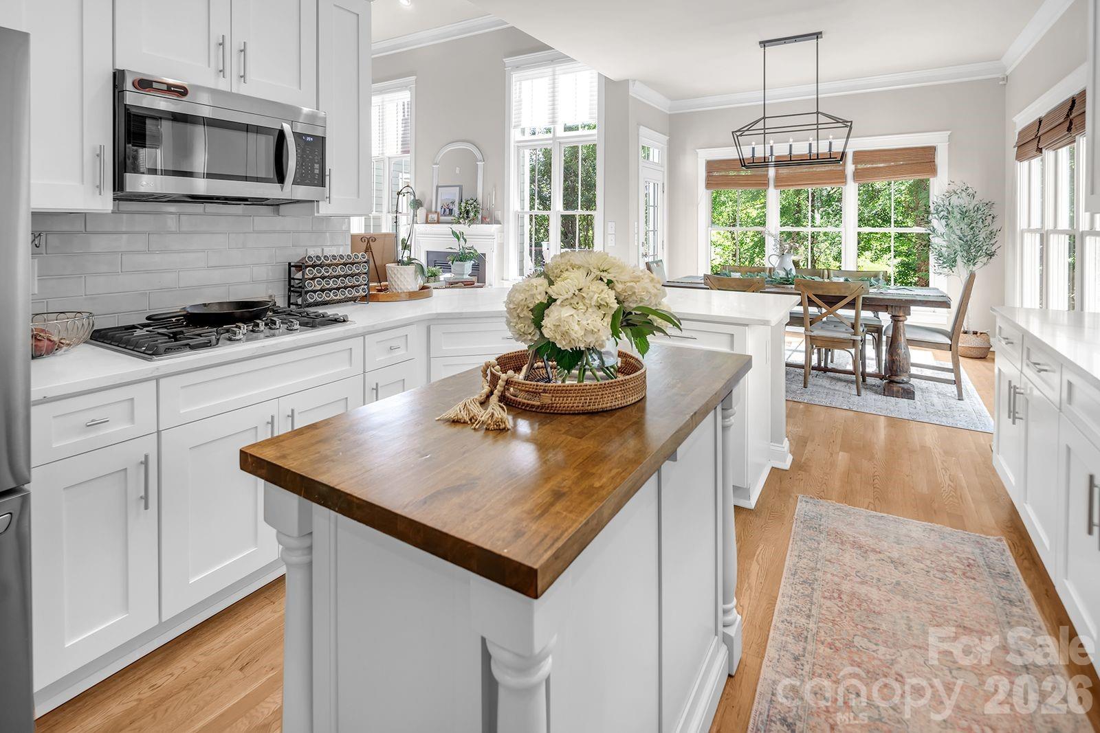 619 N Oak Drive — Huntersville