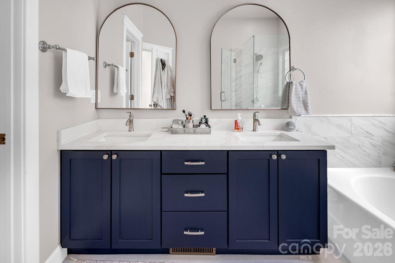 619 N Oak Drive — Huntersville
