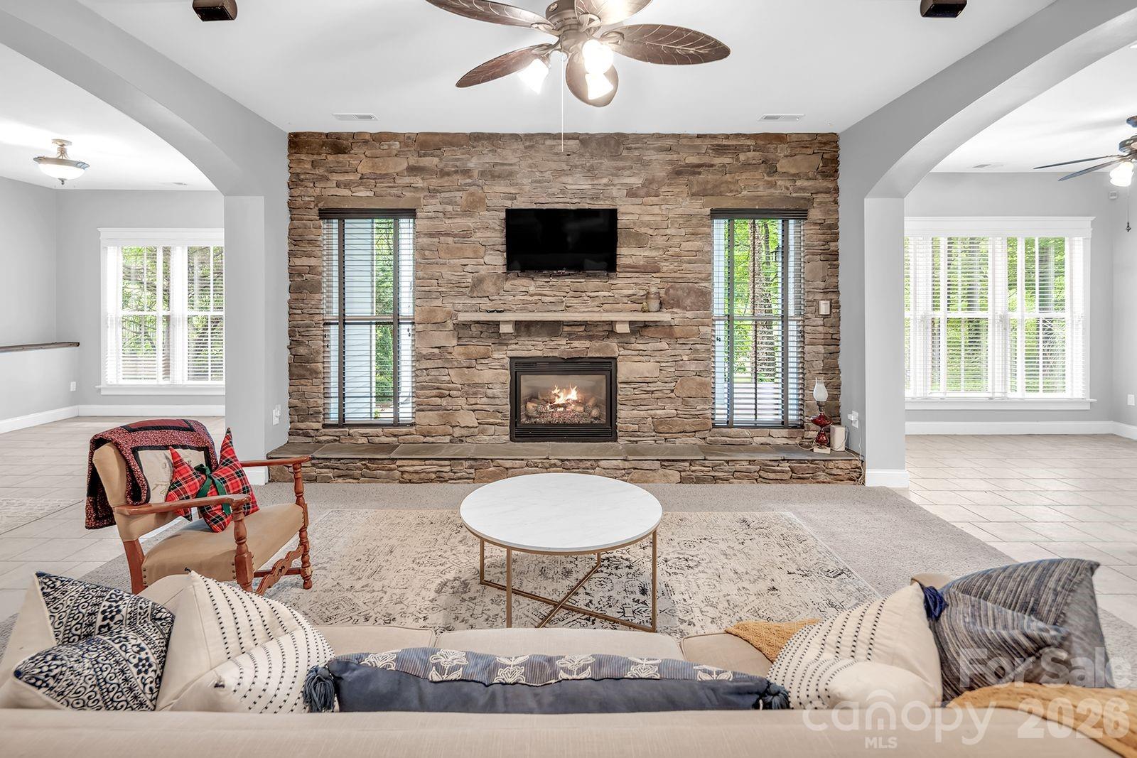 619 N Oak Drive — Huntersville