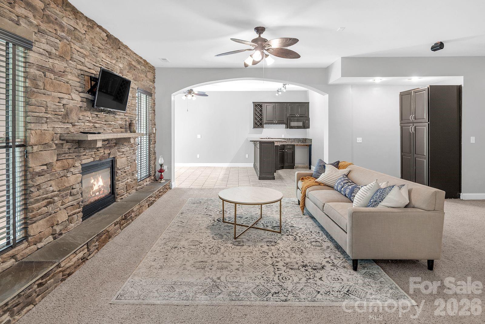 619 N Oak Drive — Huntersville