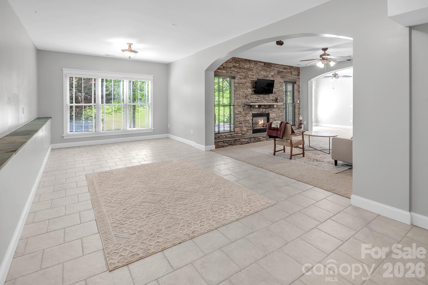 619 N Oak Drive — Huntersville