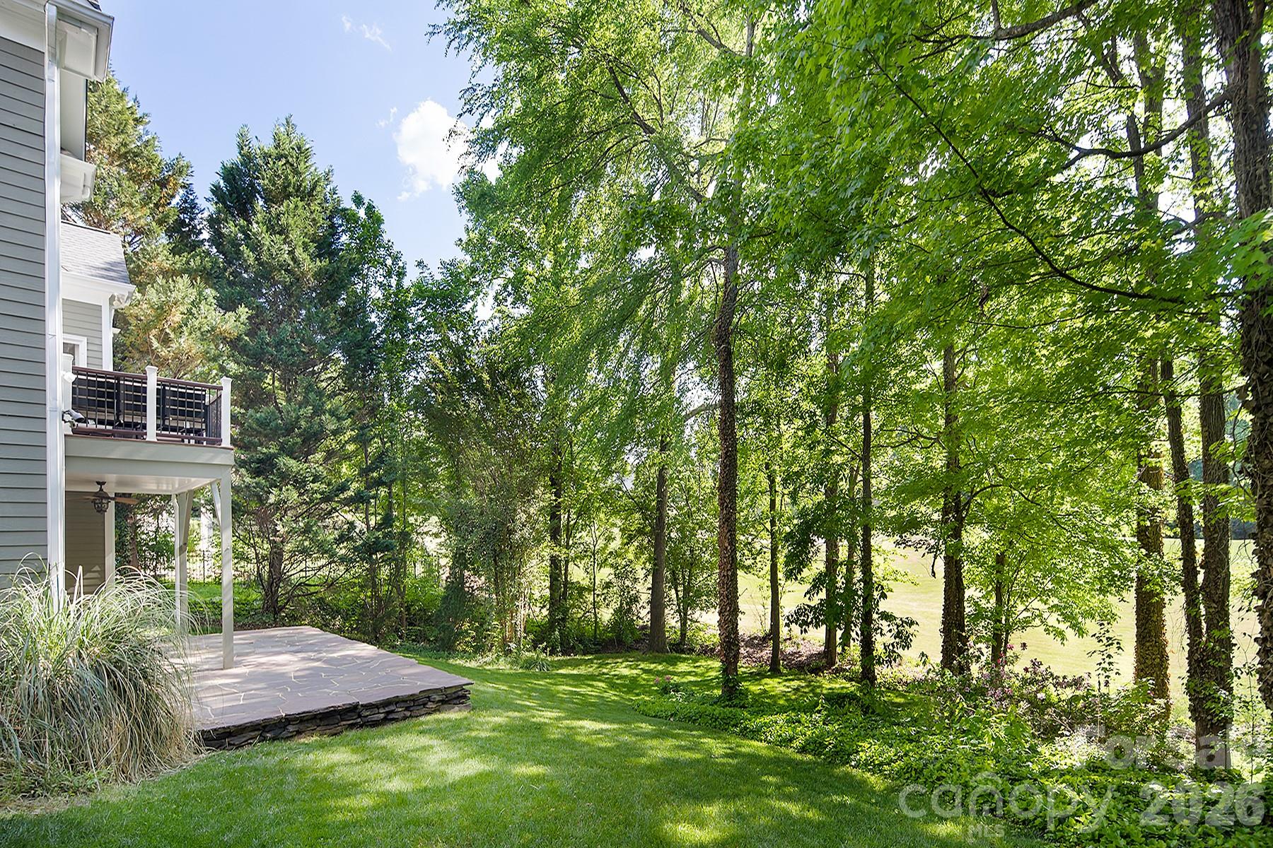 619 N Oak Drive — Huntersville