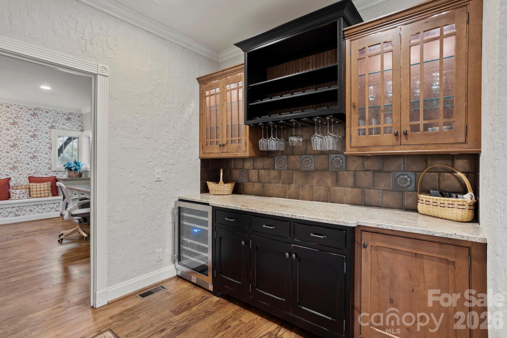106 Farwood Court — Flat Rock