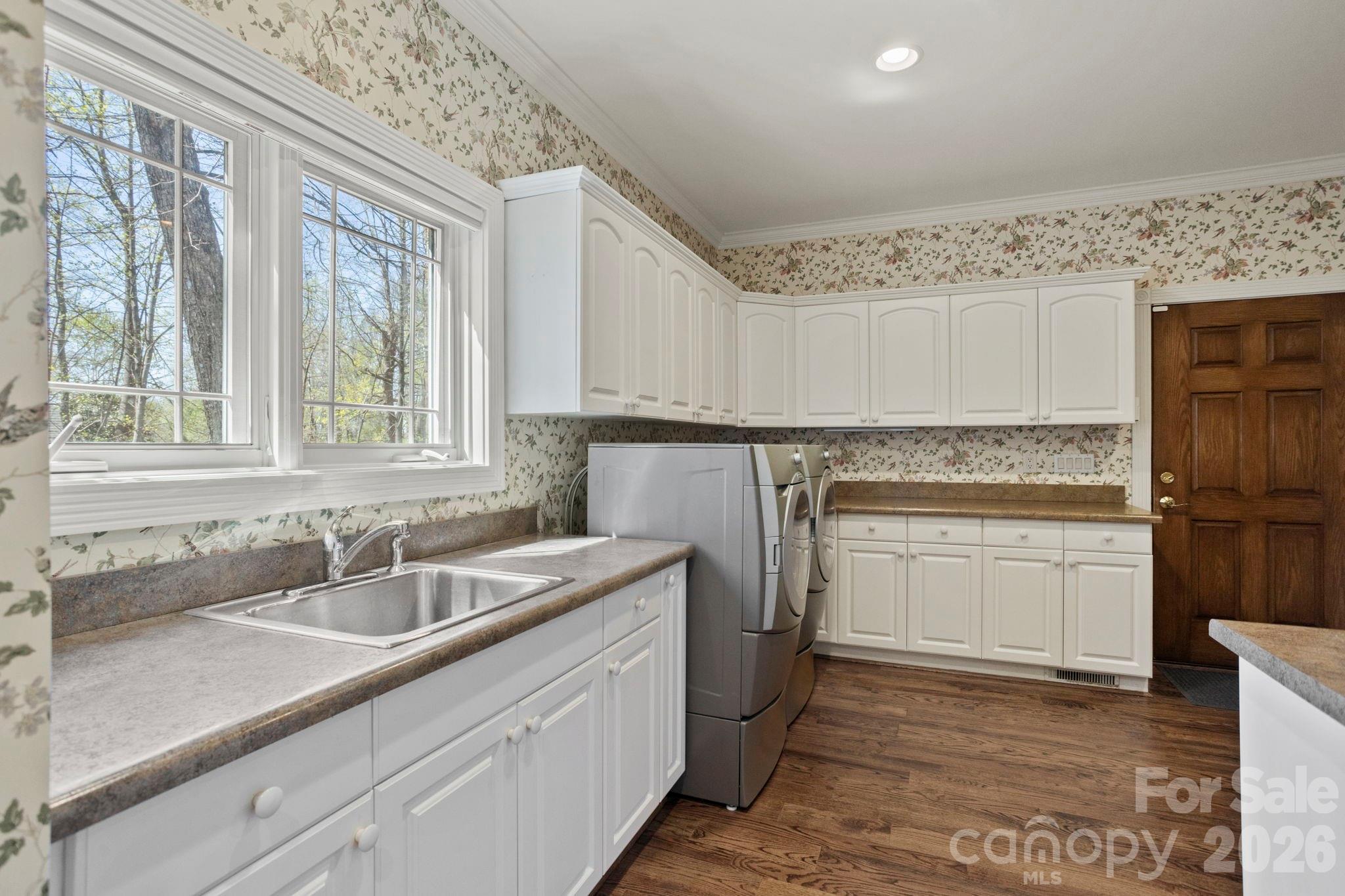 106 Farwood Court — Flat Rock