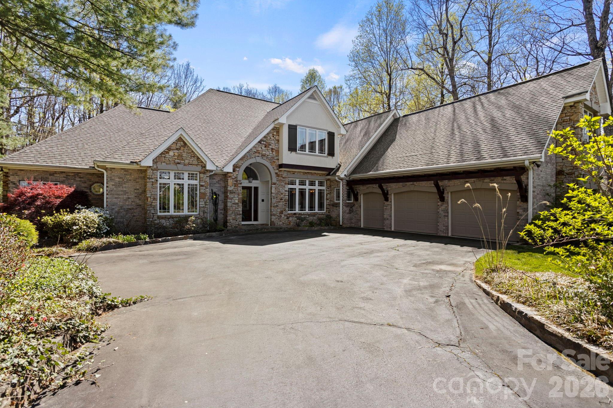 106 Farwood Court — Flat Rock