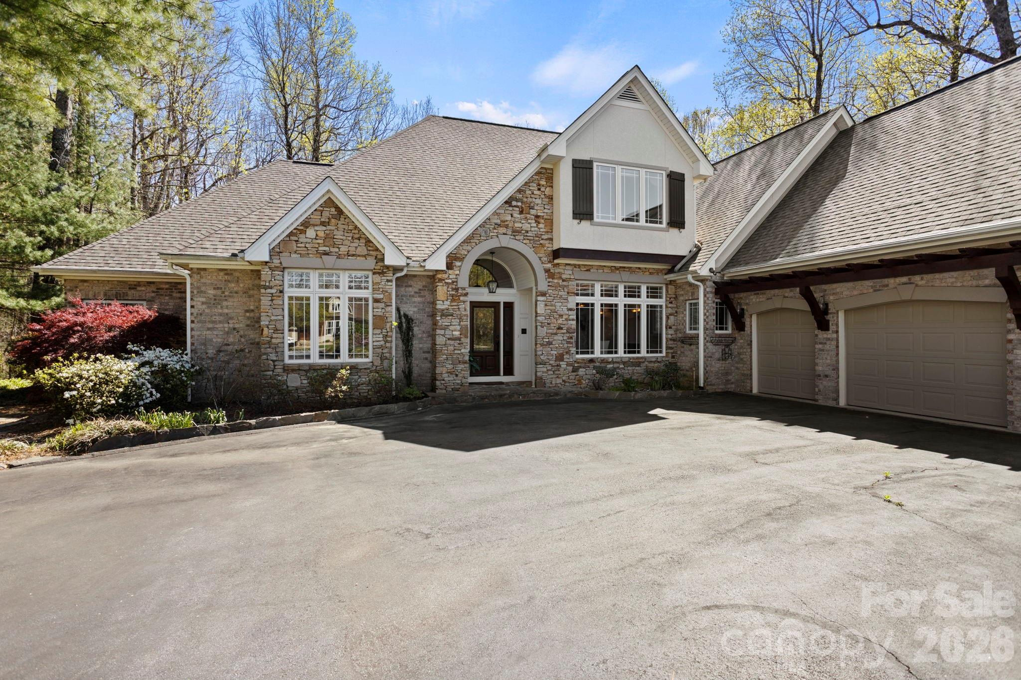 106 Farwood Court — Flat Rock
