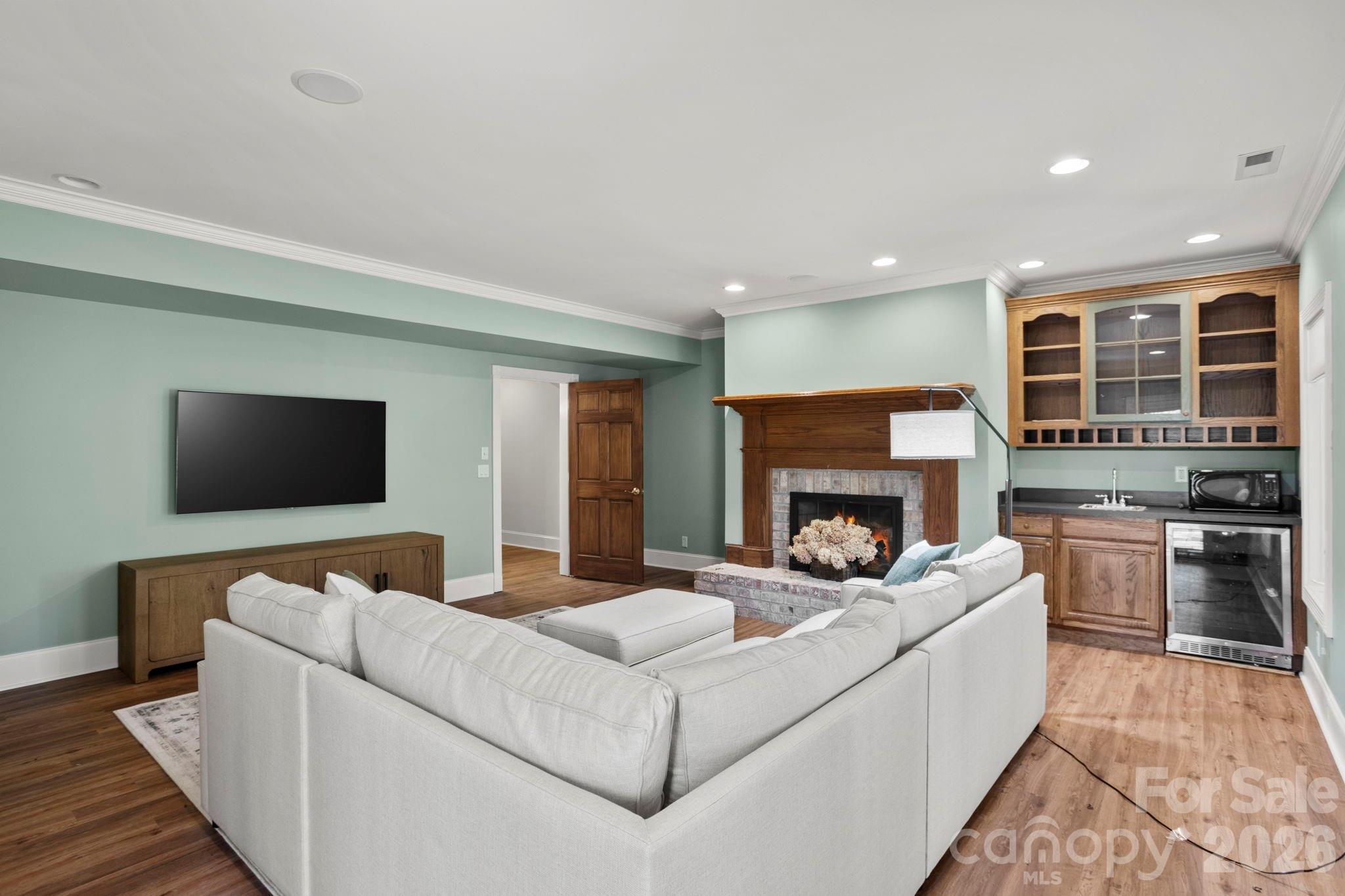 106 Farwood Court — Flat Rock