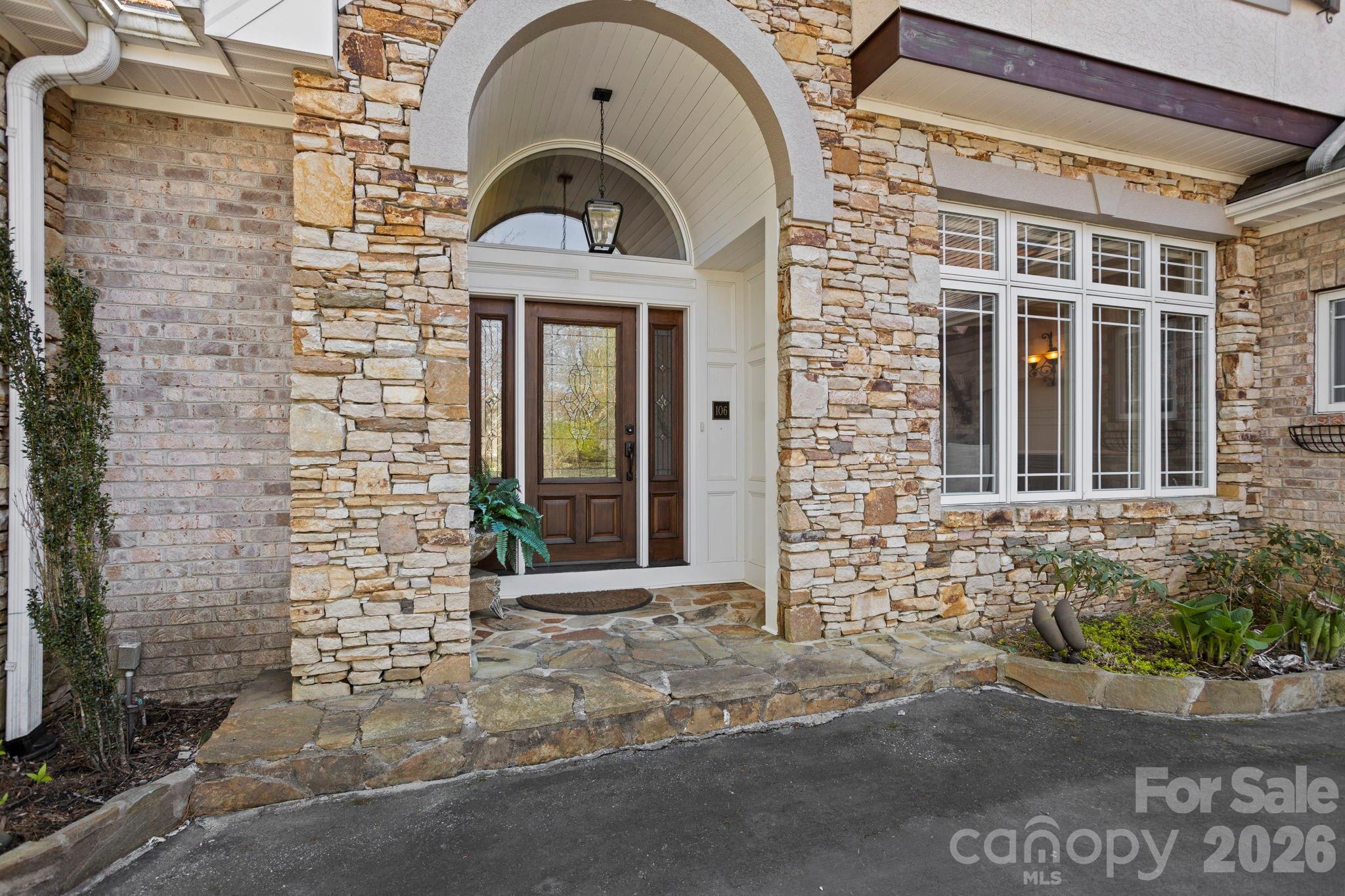 106 Farwood Court — Flat Rock