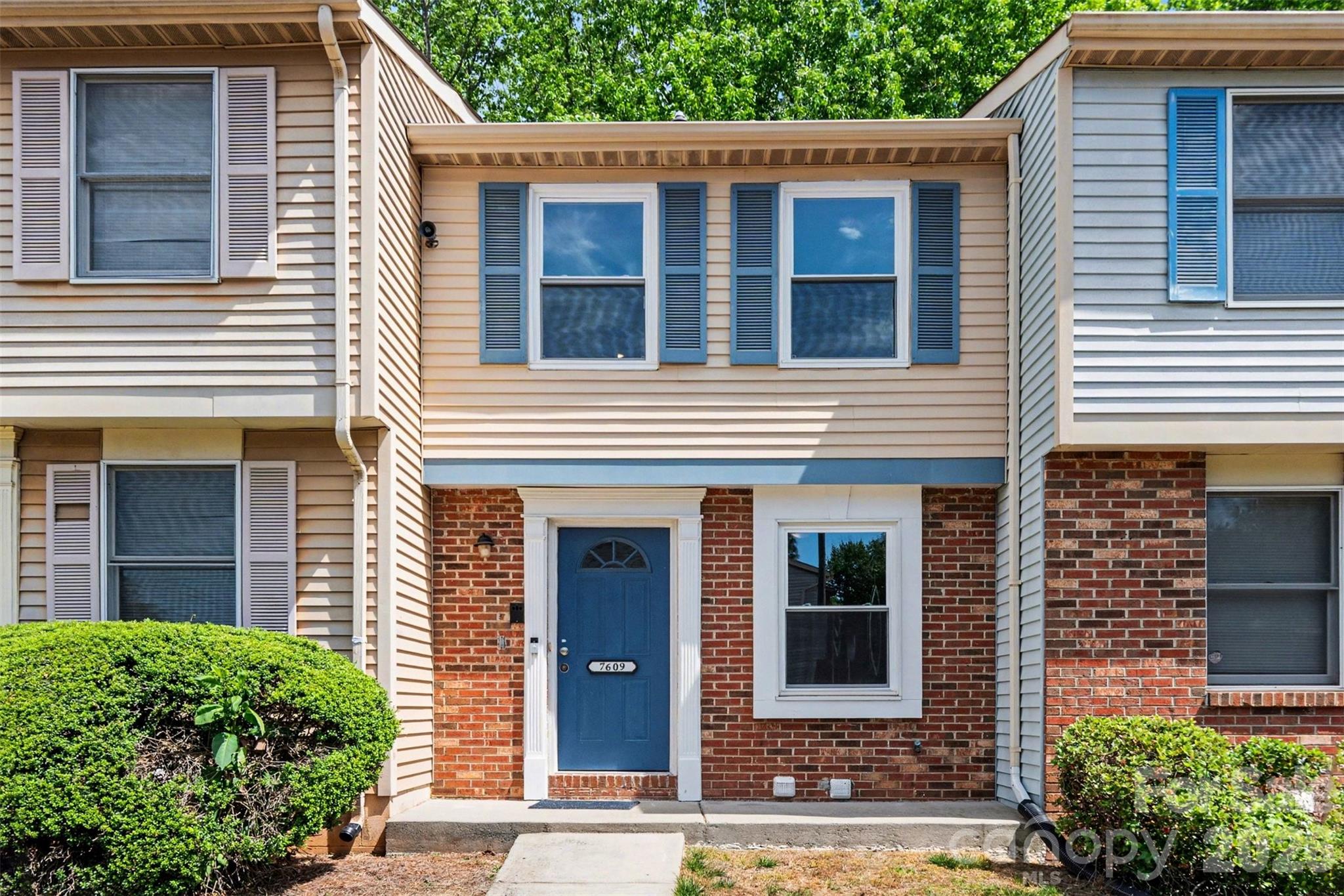 7609 Holly Grove Court — Charlotte