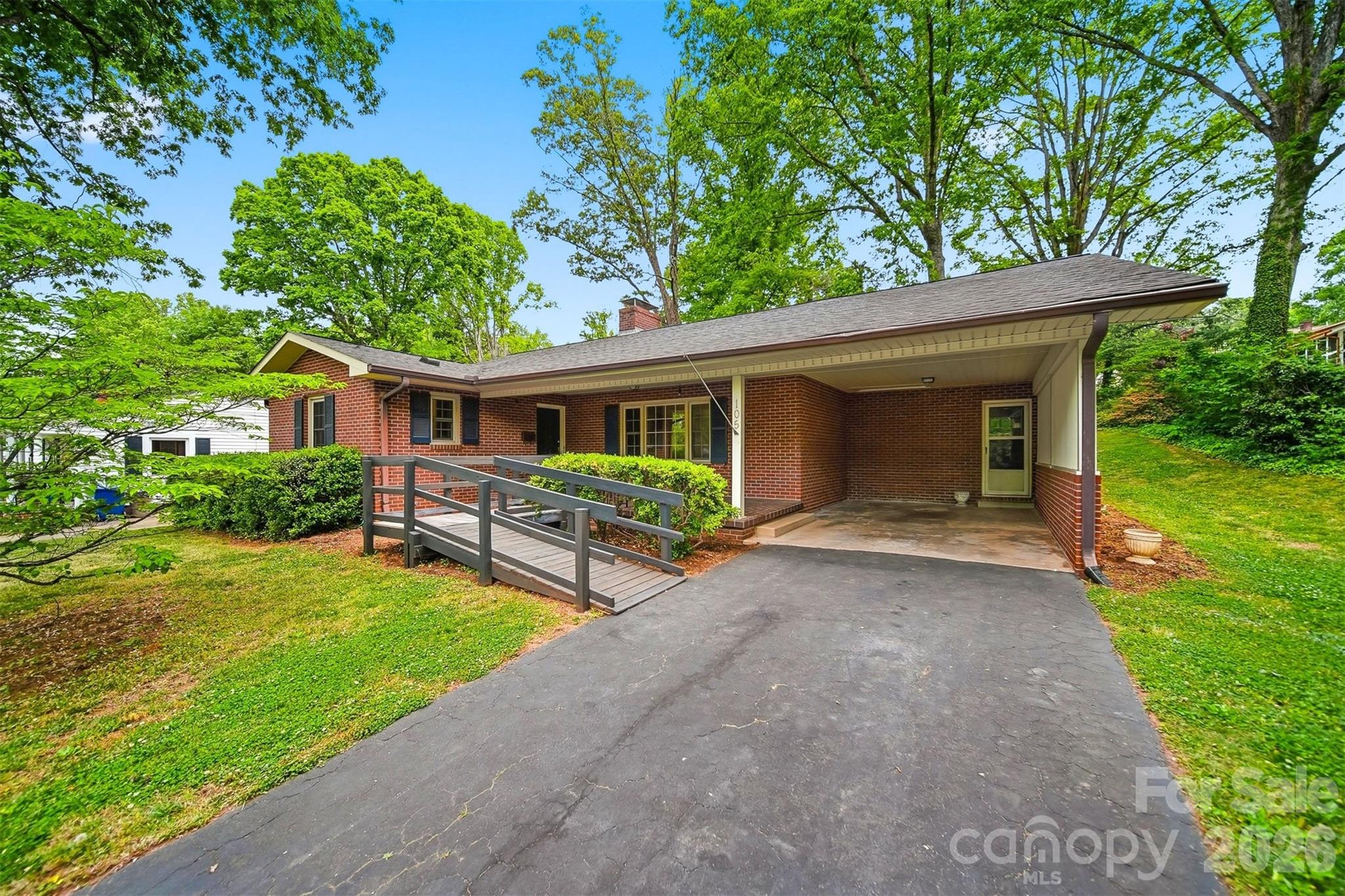 105 Ann Street — Morganton