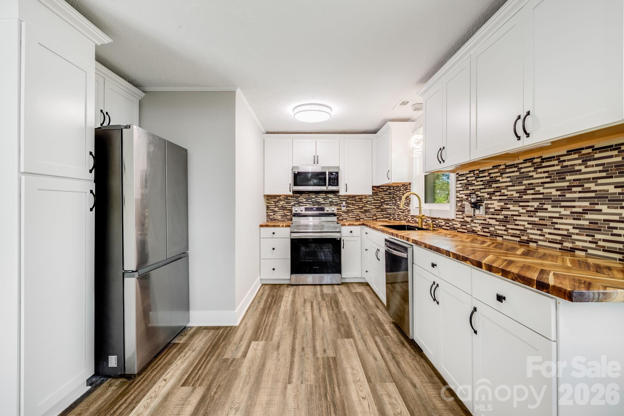 111 Sunset Hill Drive — Etowah