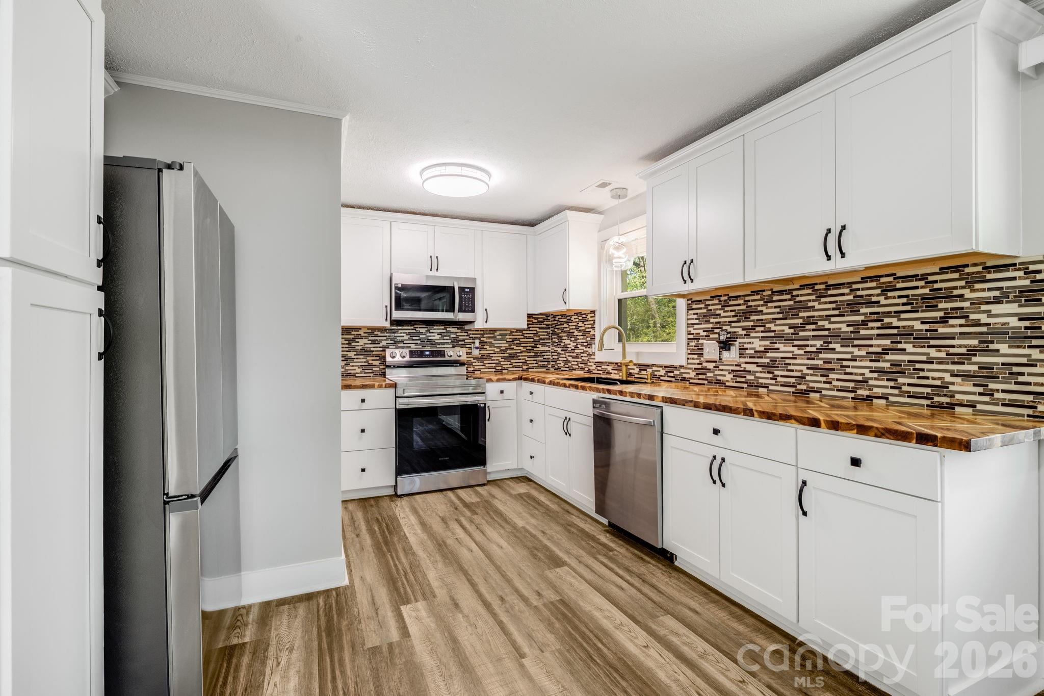 111 Sunset Hill Drive — Etowah