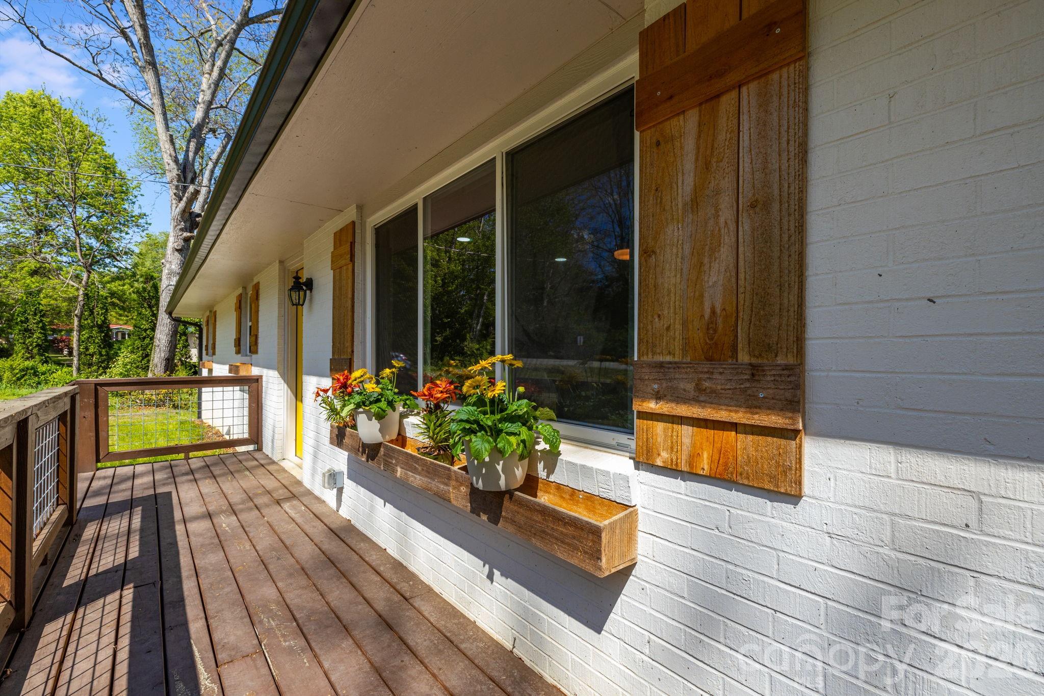 111 Sunset Hill Drive — Etowah