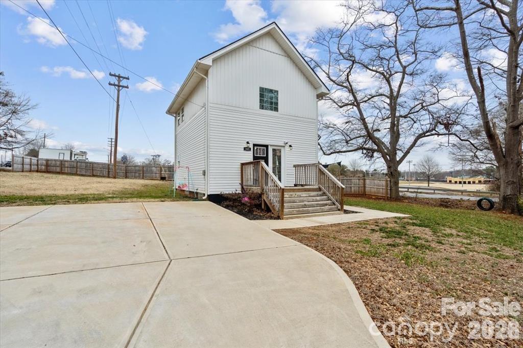 305 Wingate Court — Shelby