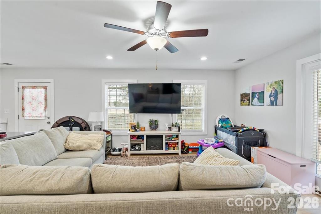305 Wingate Court — Shelby