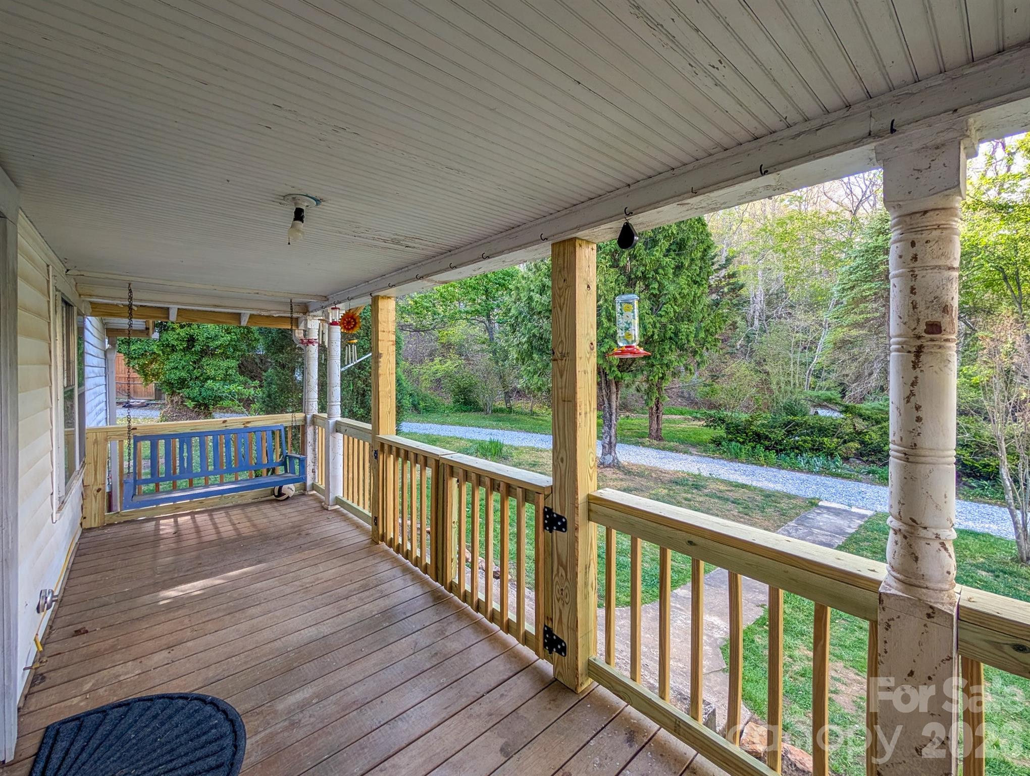 87 Henderson Lane — Burnsville