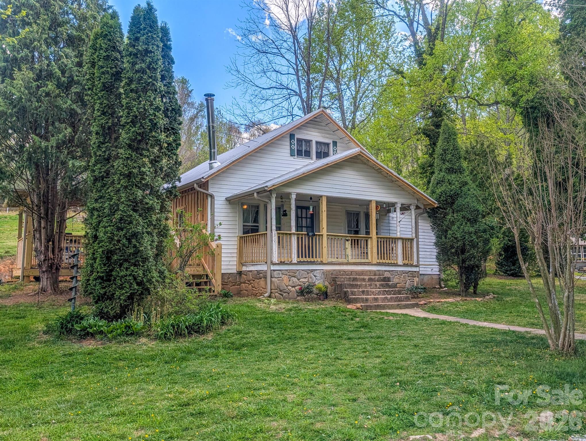87 Henderson Lane — Burnsville