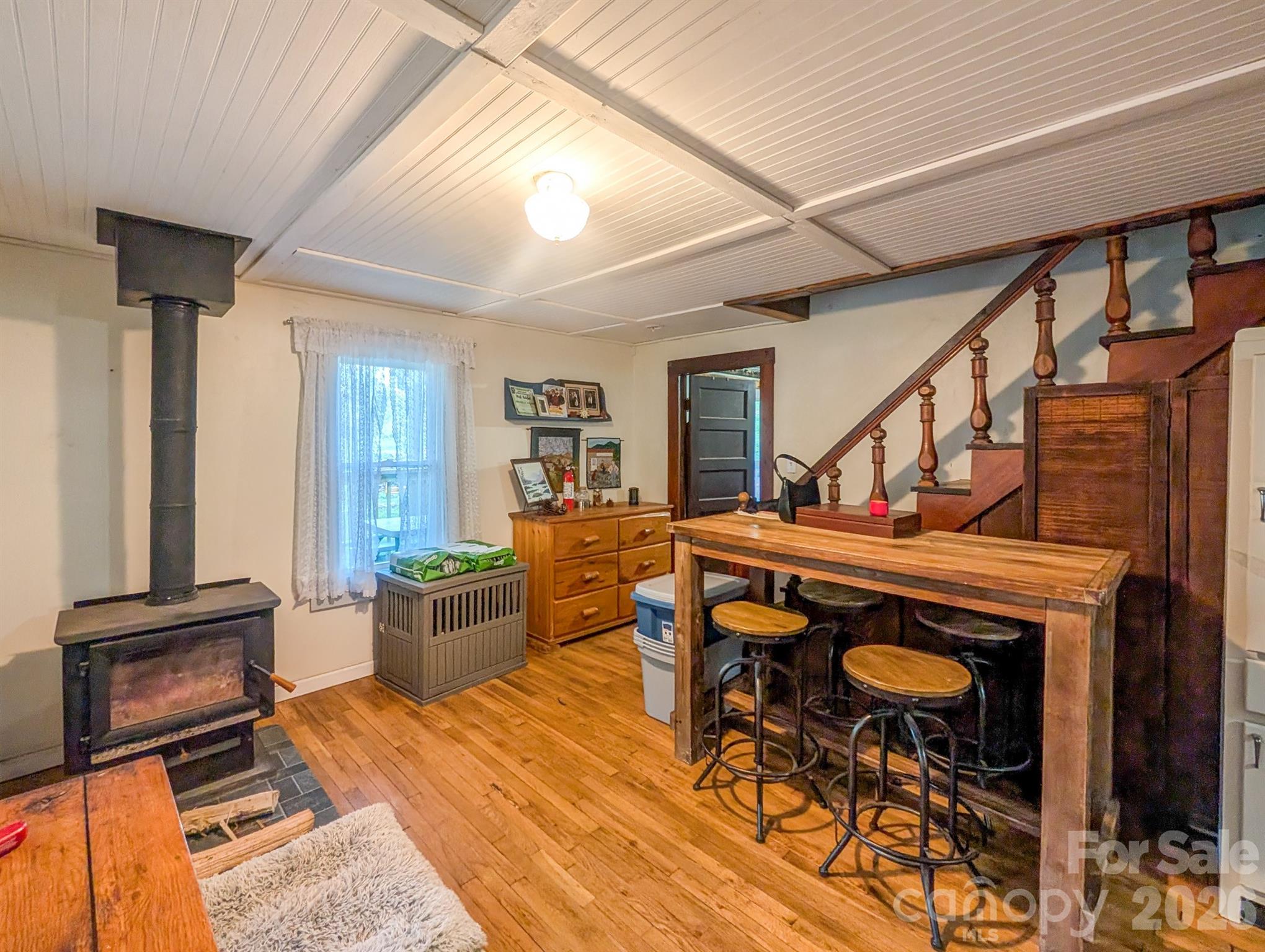 87 Henderson Lane — Burnsville