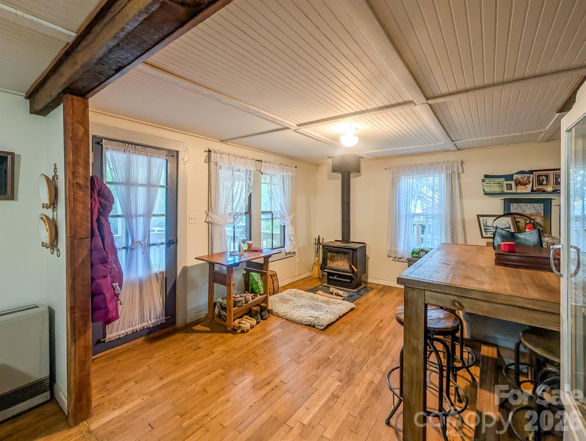 87 Henderson Lane — Burnsville