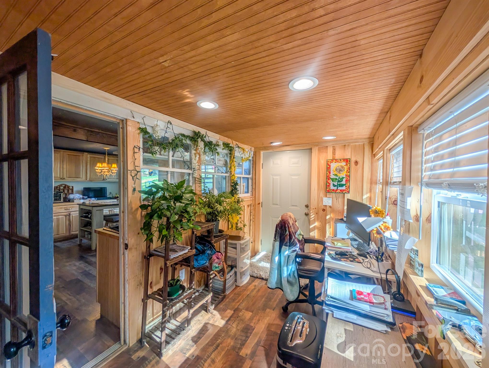 87 Henderson Lane — Burnsville