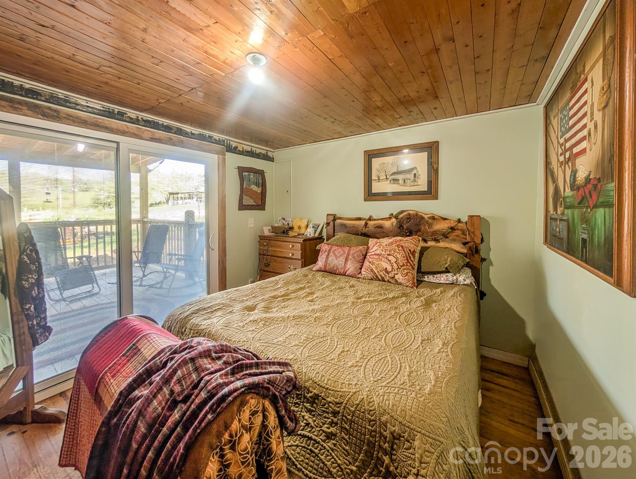 87 Henderson Lane — Burnsville