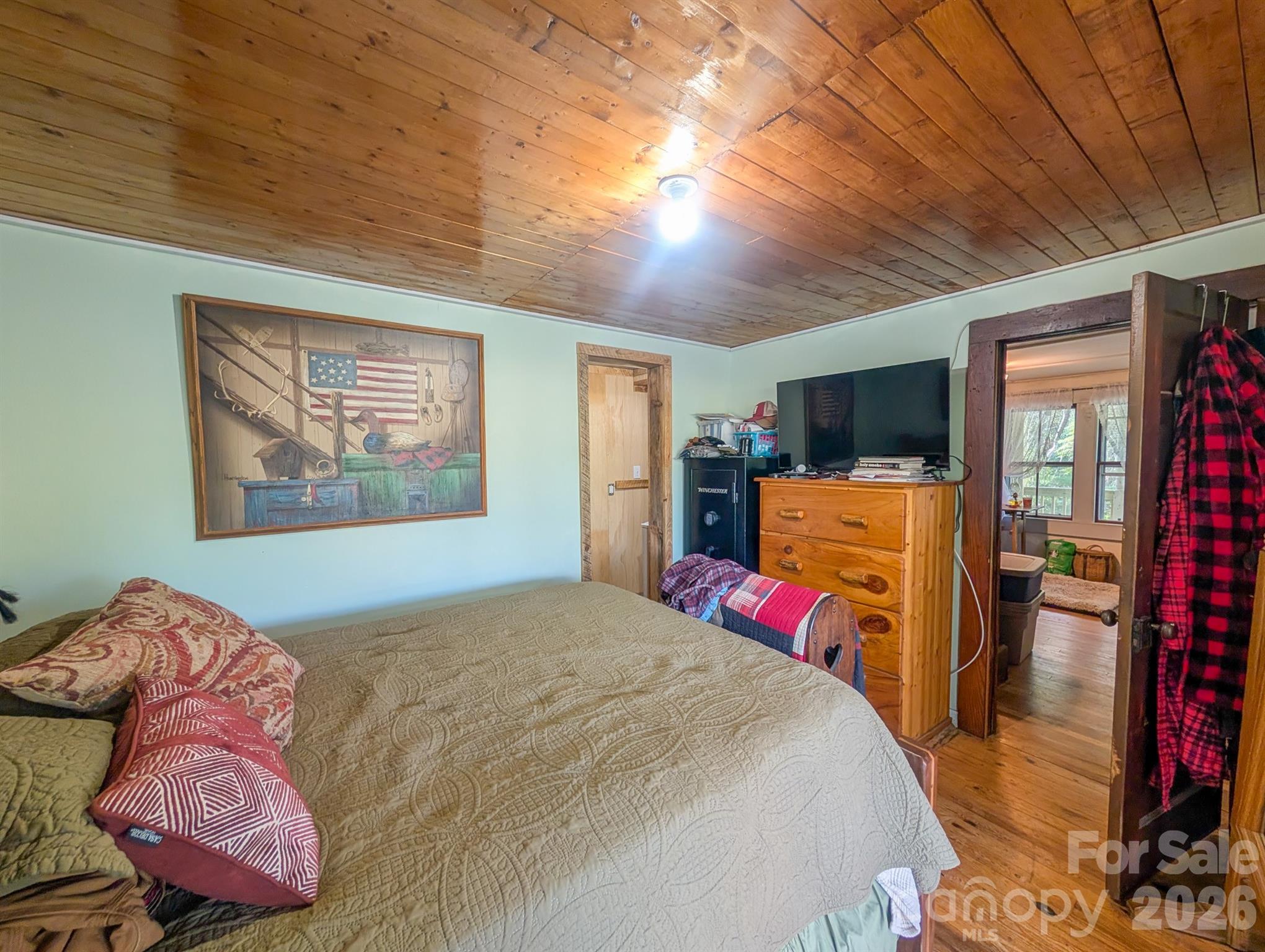 87 Henderson Lane — Burnsville